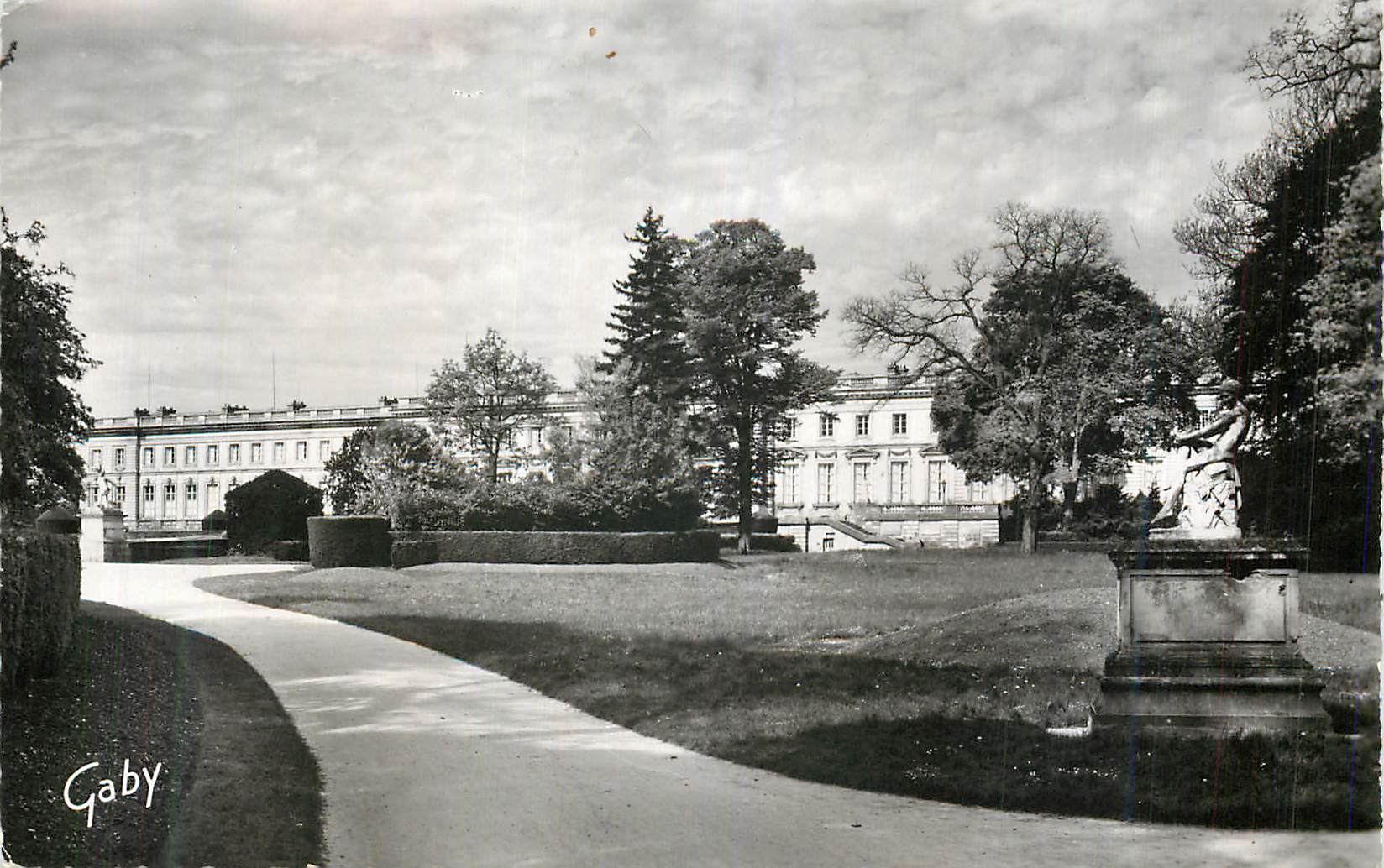CPM Compiegne Oise Le Chateau Demeure des Rois Louis xiv et Louis xv
