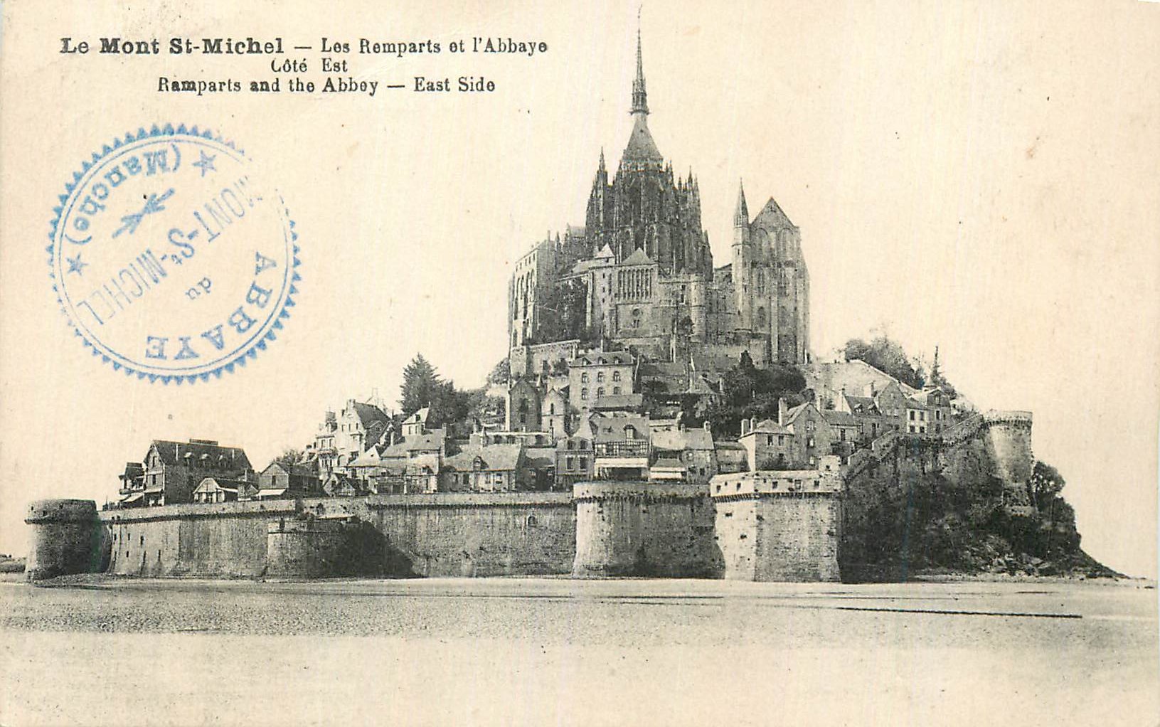 CPA Le Mont St Michel Les Remparts et l Abbaye Cote Est