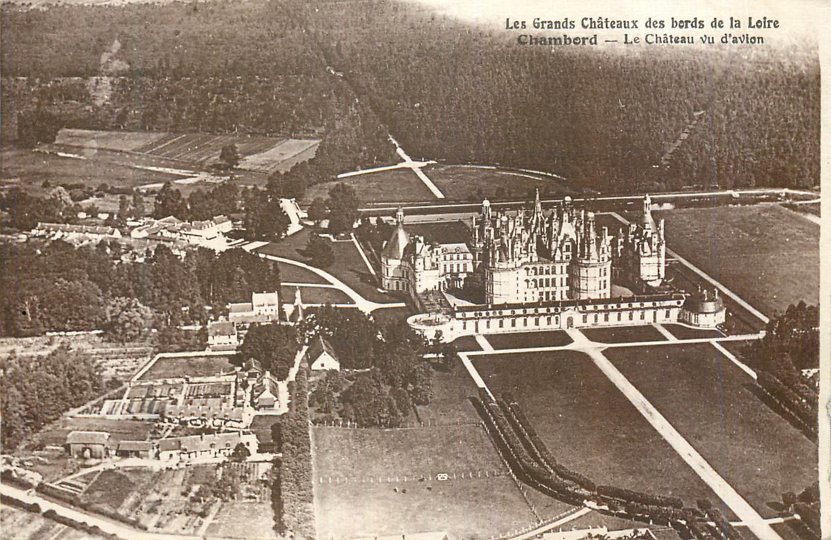 CPA Les Grands Chateaux des bords de la Loire Chambord Le Chateau vu d avion