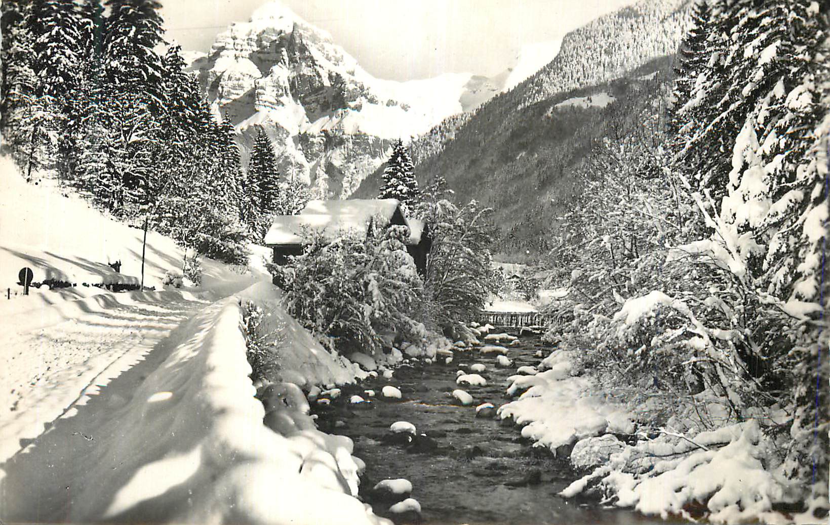 CPM Sixt Hte Savoie Le Giffre la route du Fer a Cheval et le Tenneverge