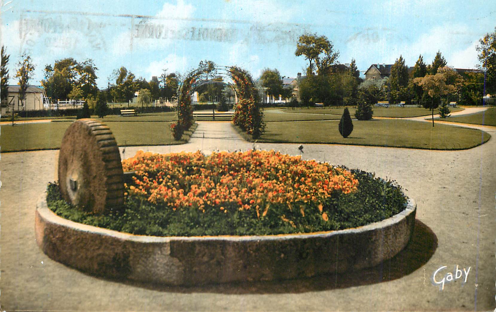 CPM Argentan Orne Le Jardin Public la Foret Normandie