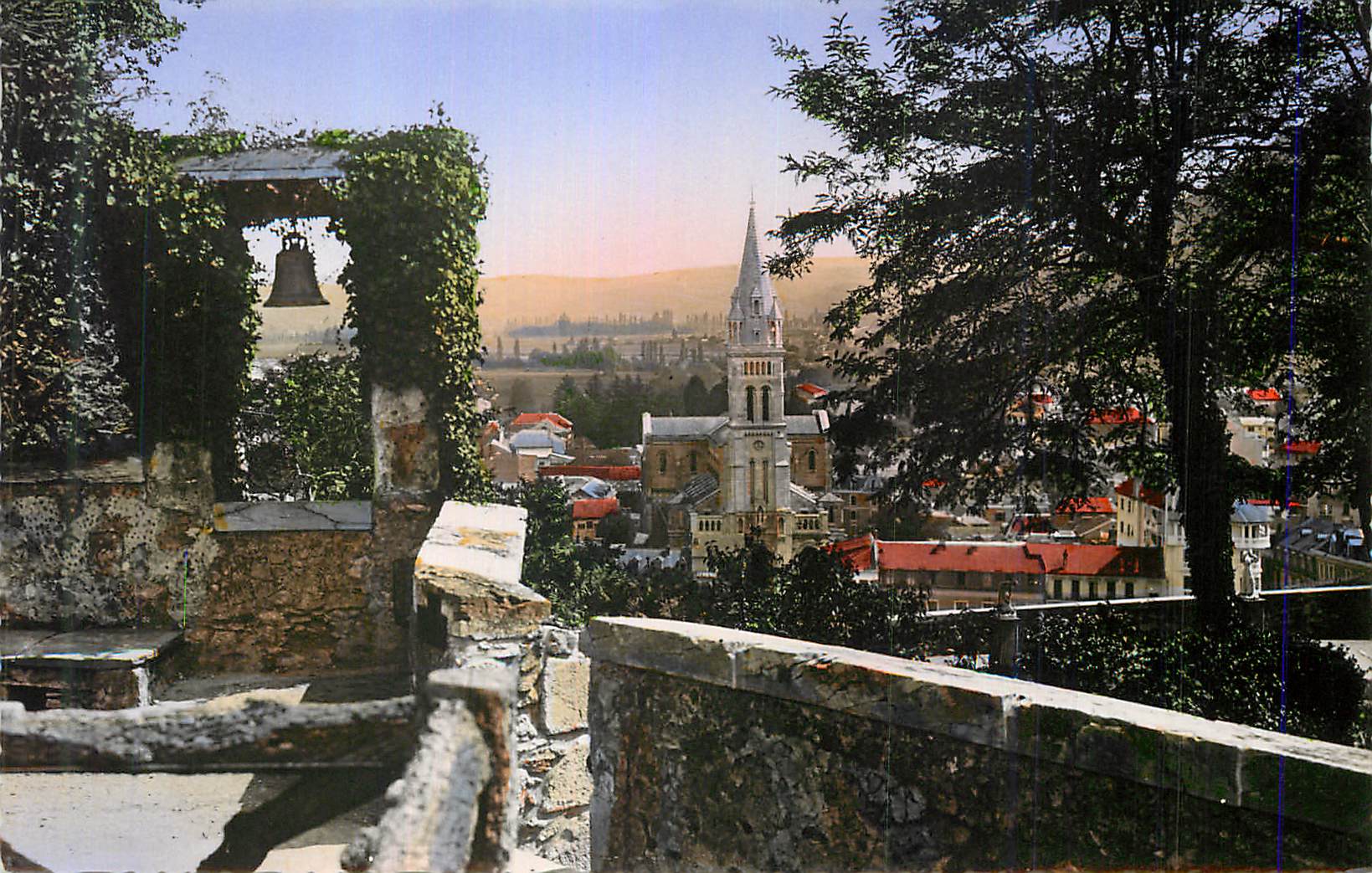 CPM Lourdes Vue prise du Chateau Fort