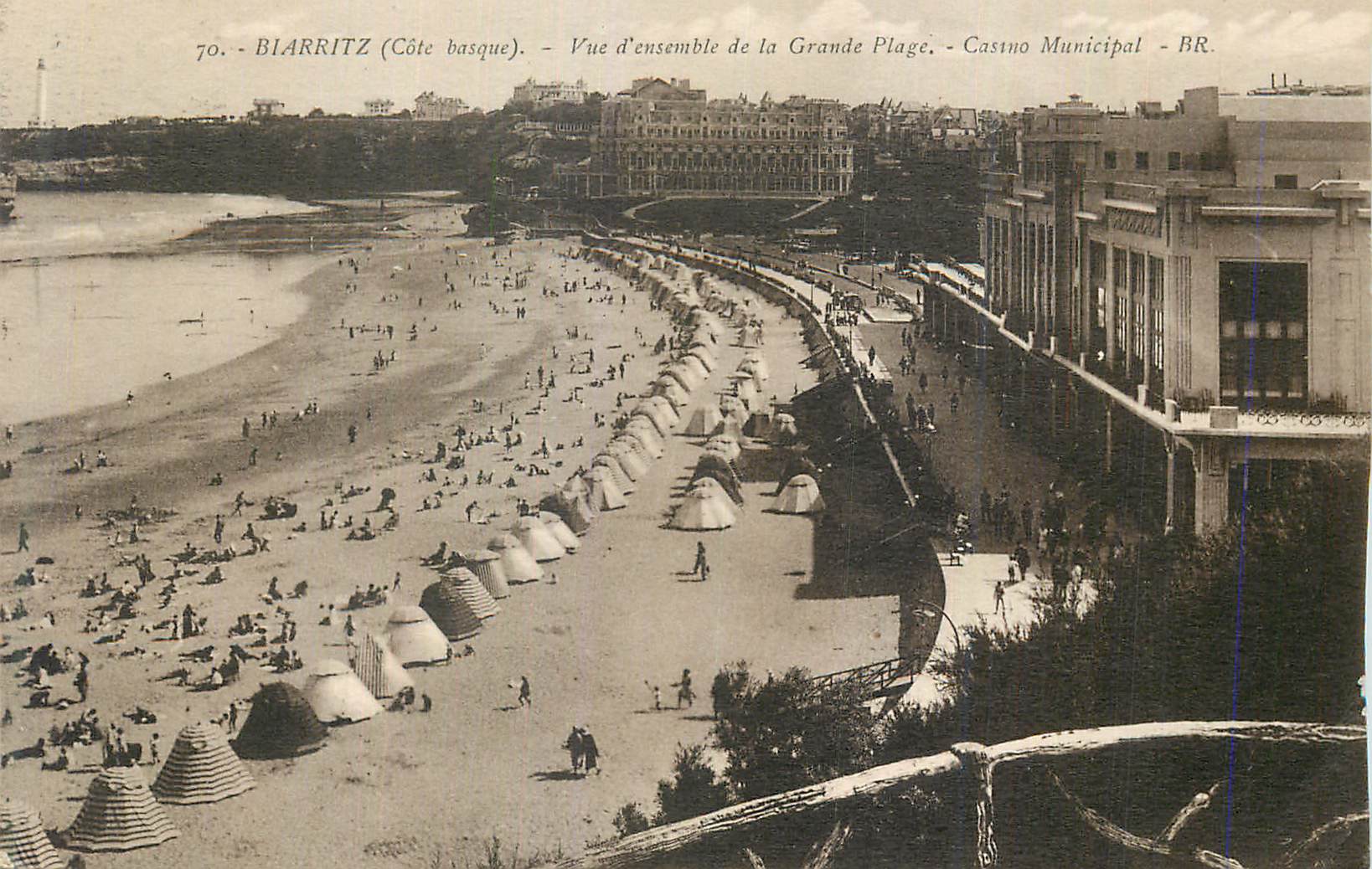CPA Biarritz Cote Basque Vue d ensemble de la Grande Plage Casino Municipal