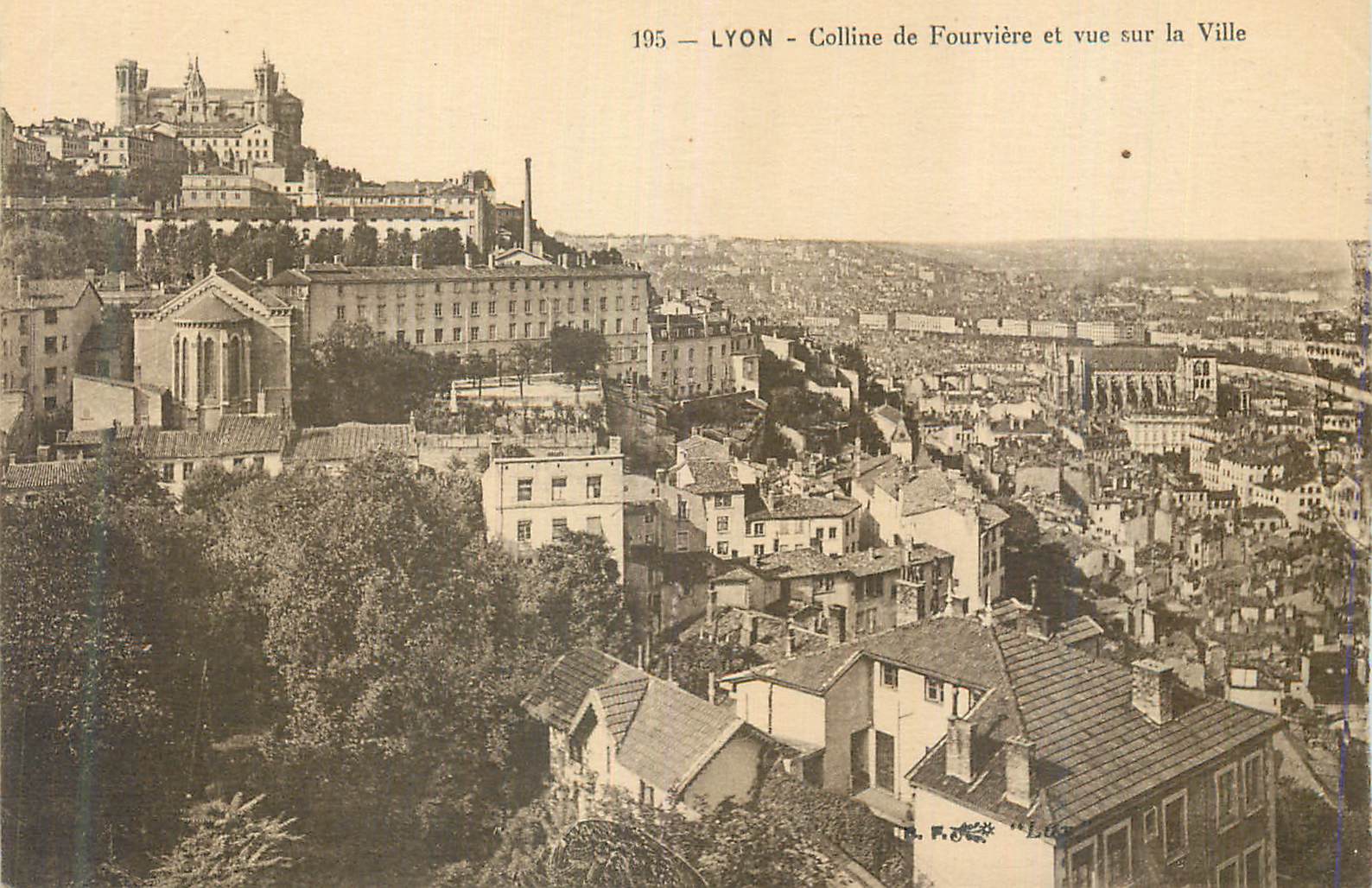 CPA Lyon Colline de Fourviere et vue sur la Ville