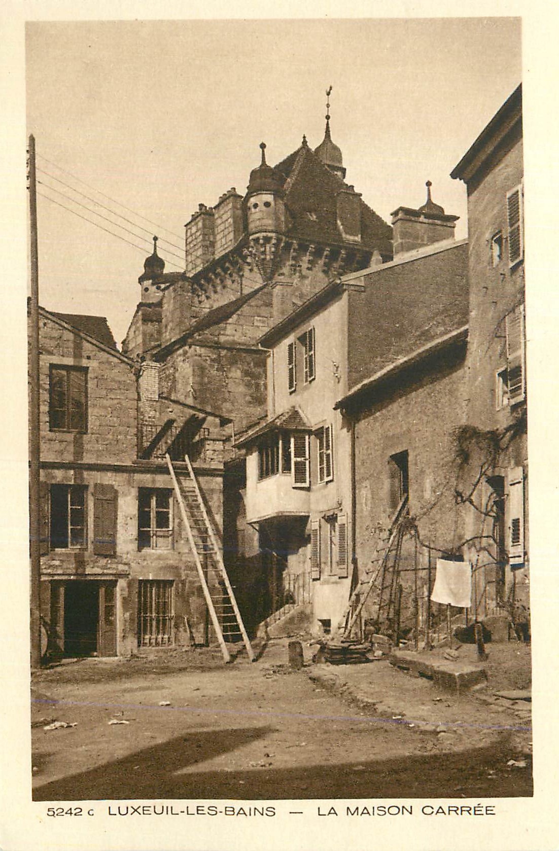 CPA Luxeuil les Bains La Maison Carree