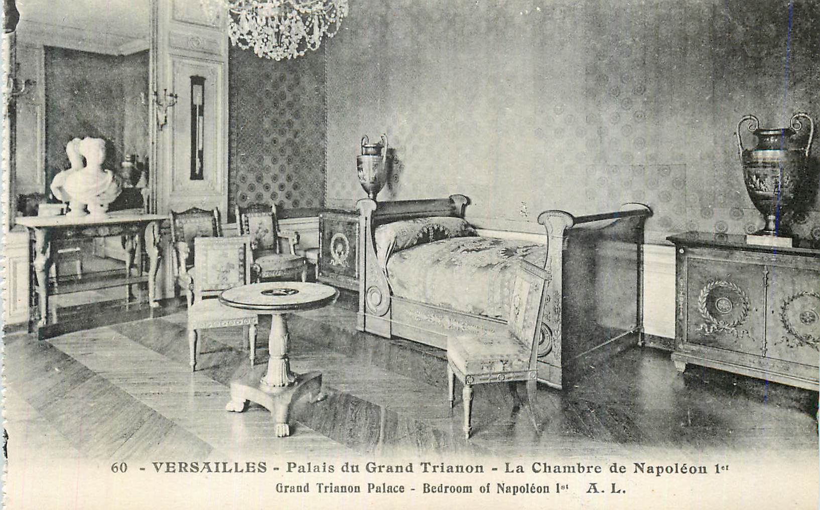 CPA Versailles Palais du Grand Trianon La Chambre de Napoleon
