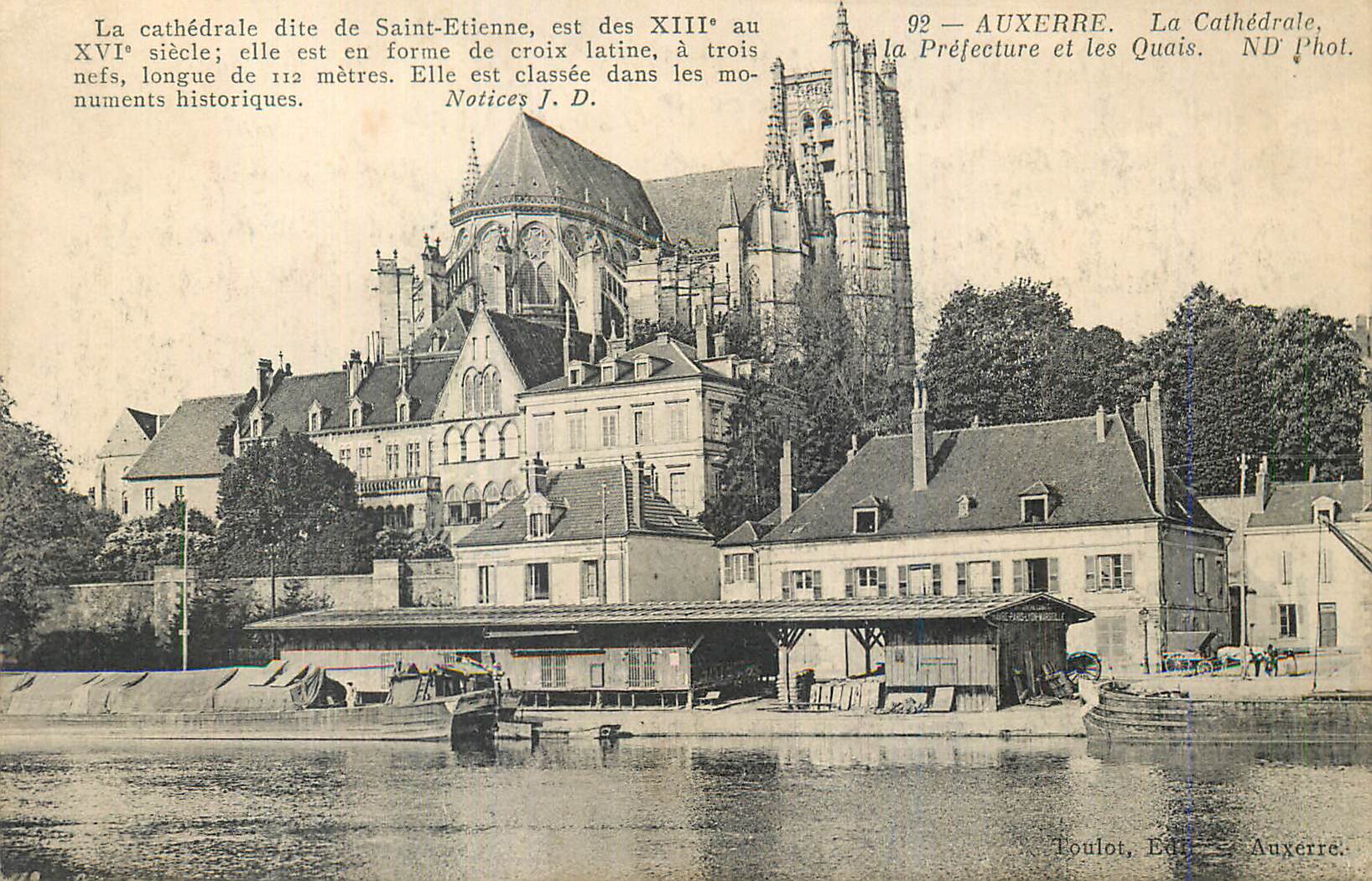 CPA Auxerre La Cathedrale la Prefecture et les Quais