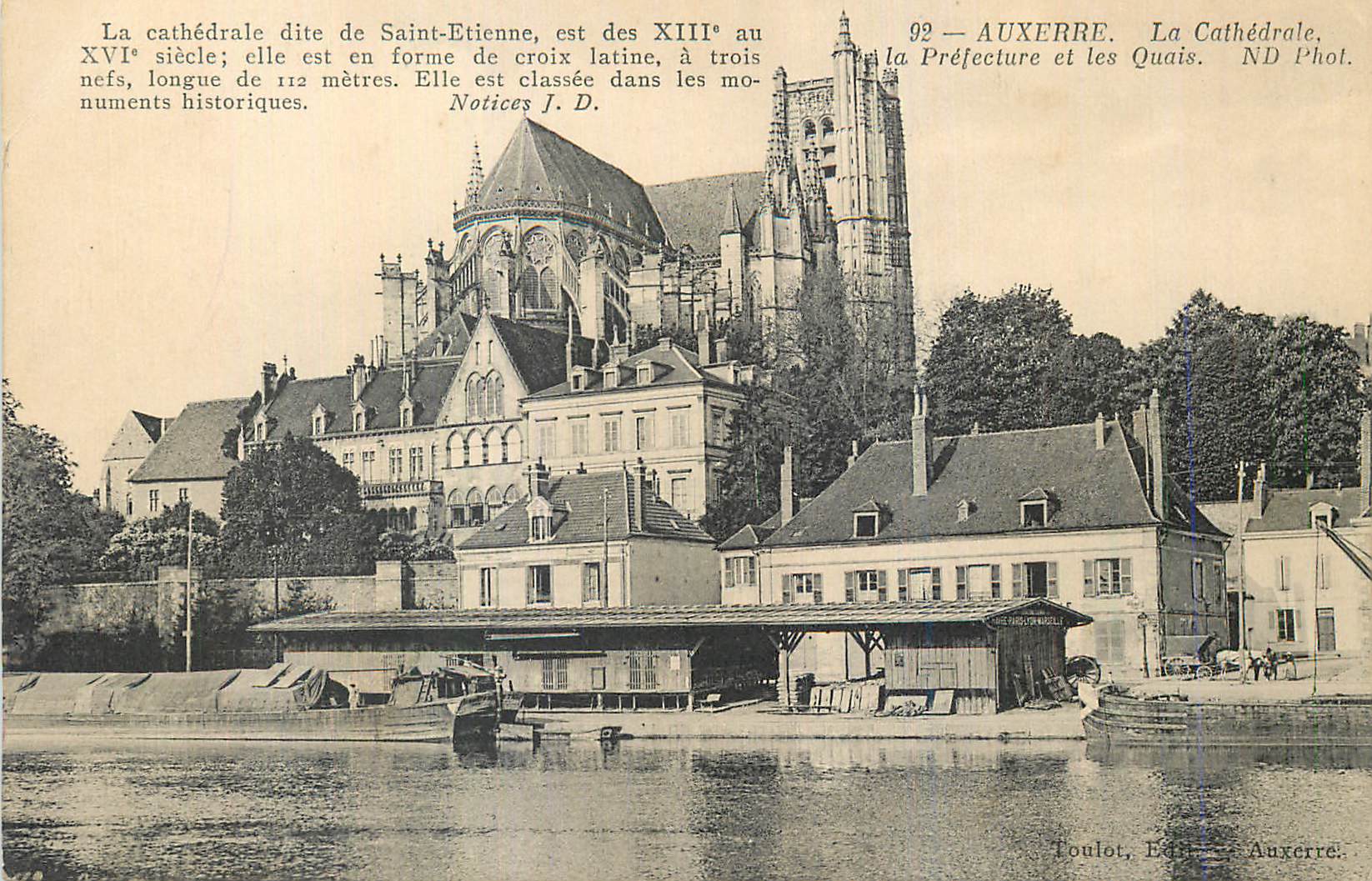 CPA Auxerre La Cathedrale la Prefecture et les Quais