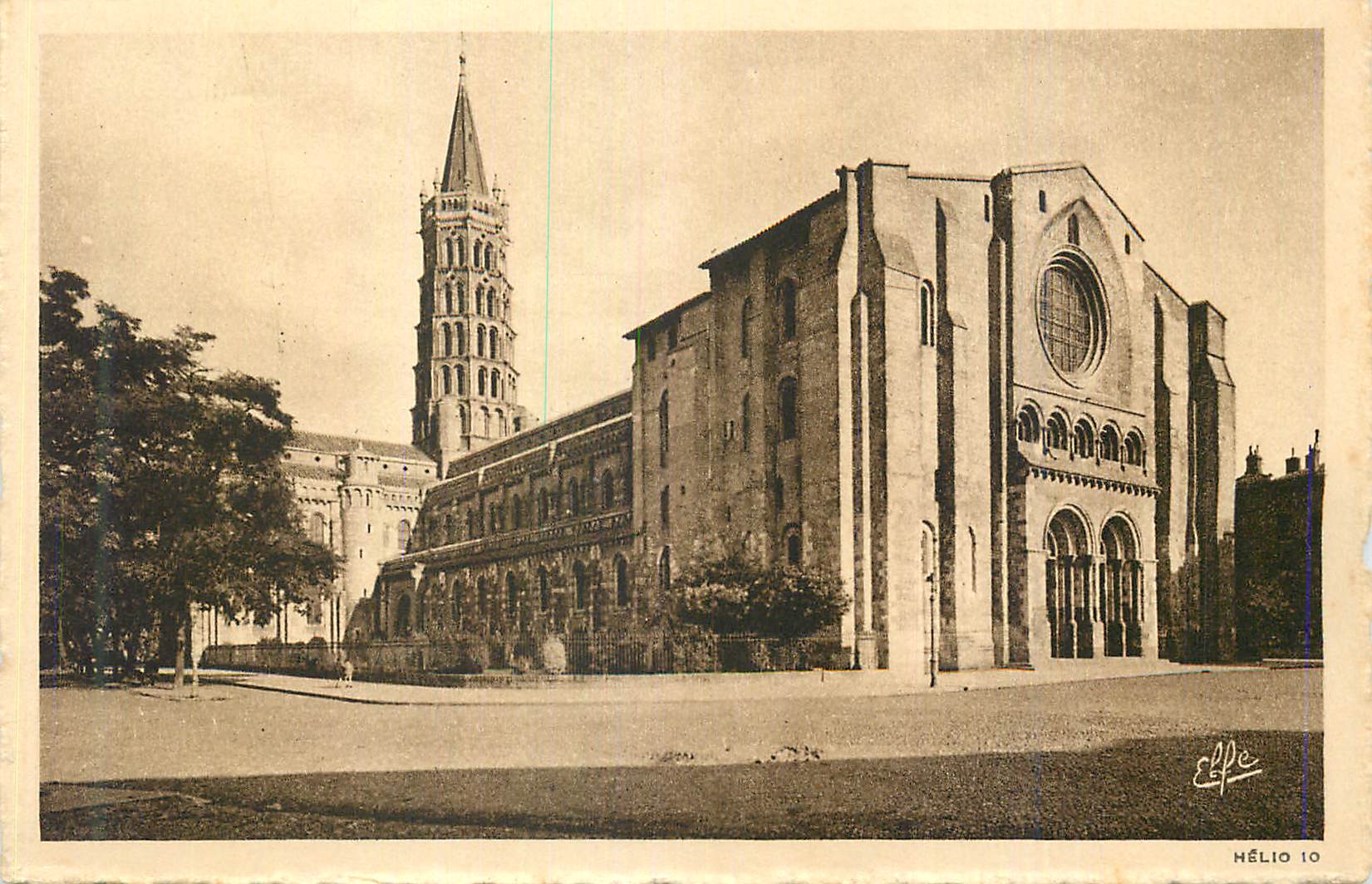 CPA Pvrennes Ocean Toulouse Basilique Saint Sernin xi et xii siecles Vue generale Nord