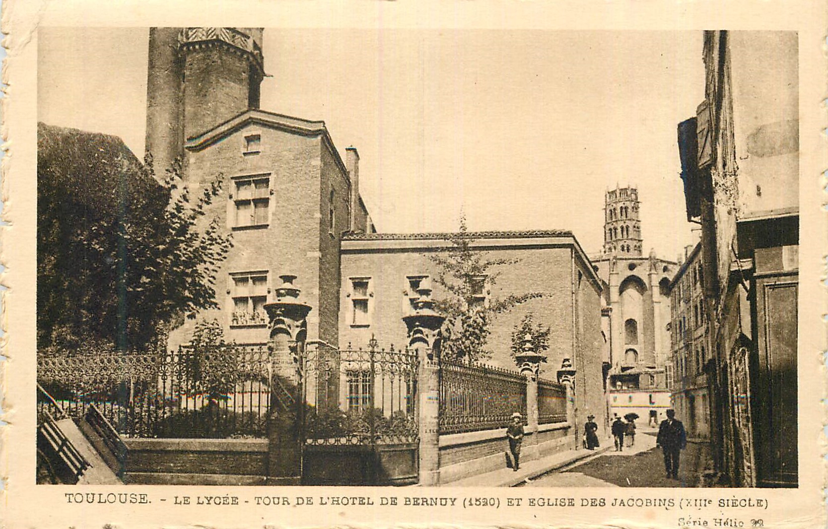 CPA Toulouse Le Lycee Tour de L Hotel de Berndy Et Eglise des Jacobins xiii siecle