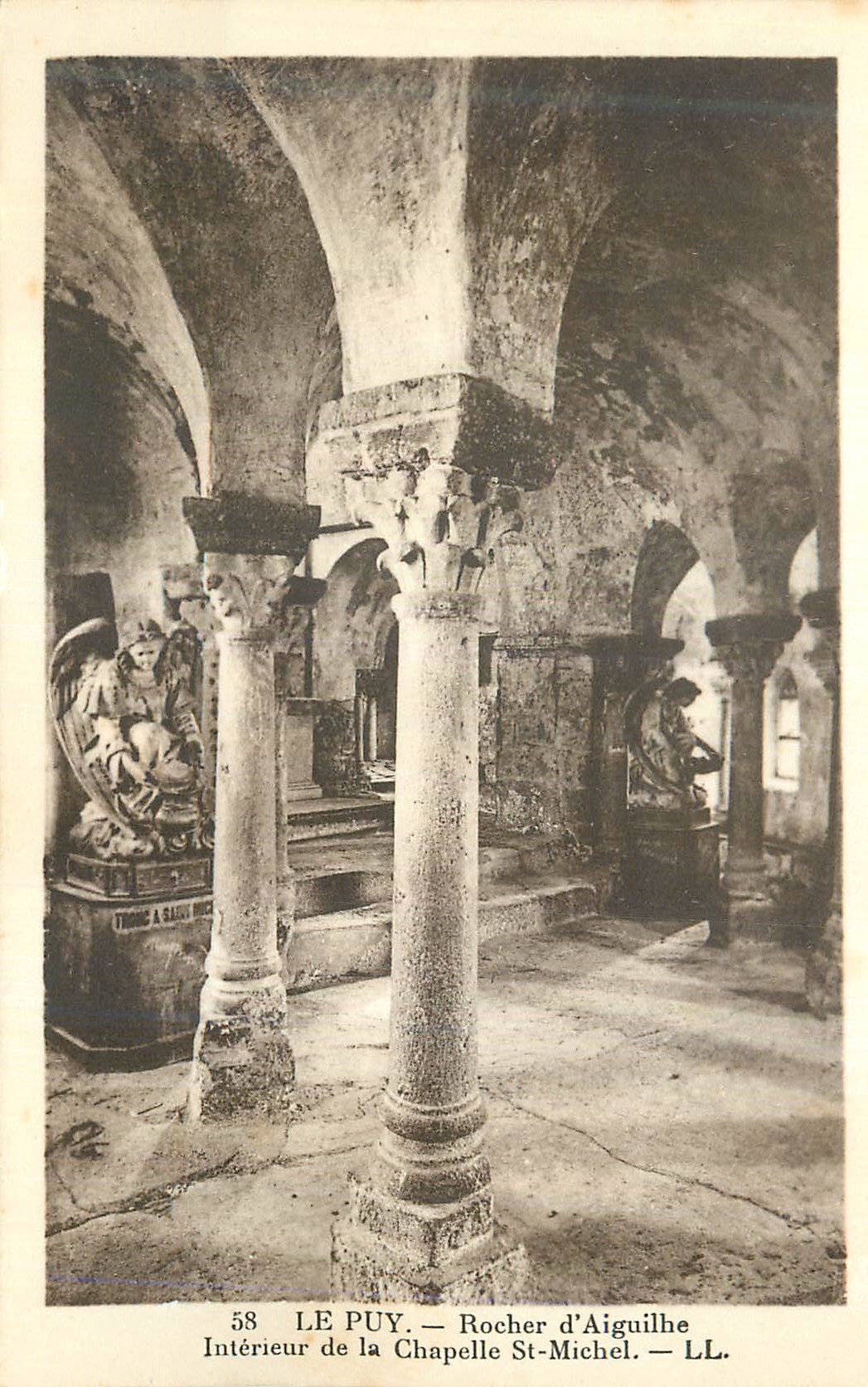 Intérieur de la Chapelle St-Michel — Le Puy — Rocher d'Aiguilhe