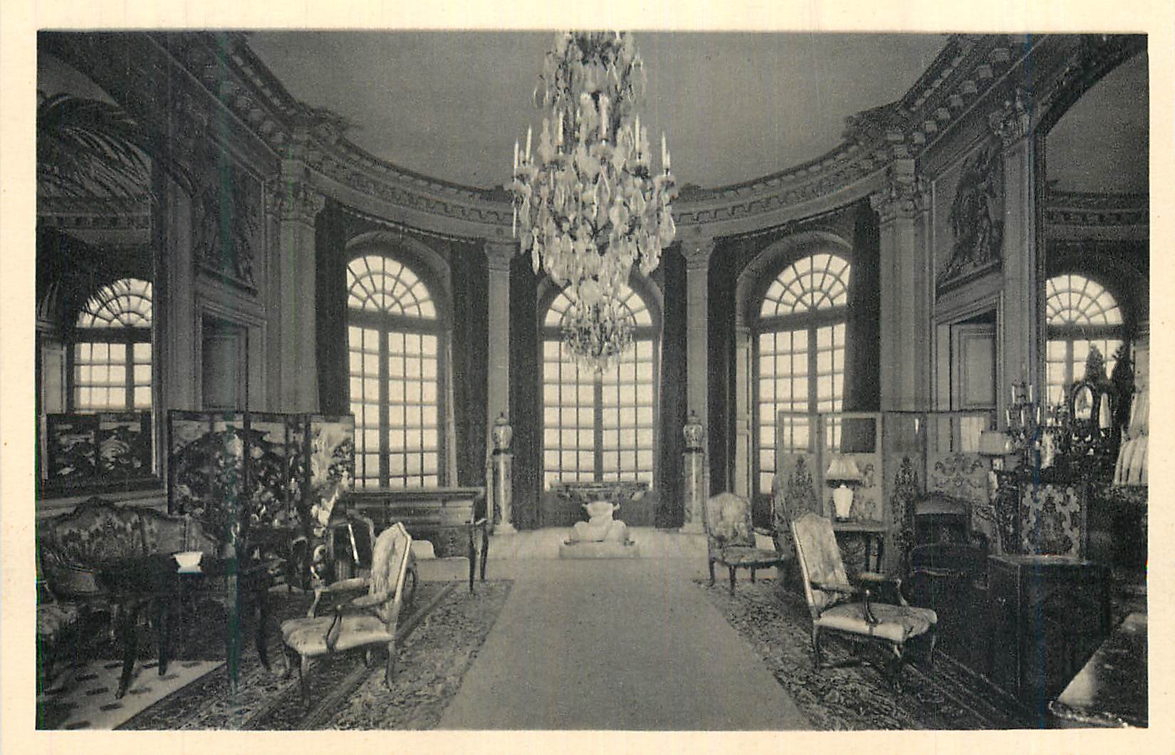 Intérieur d'un salon luxueux — château ou palais — éditeur non identifié