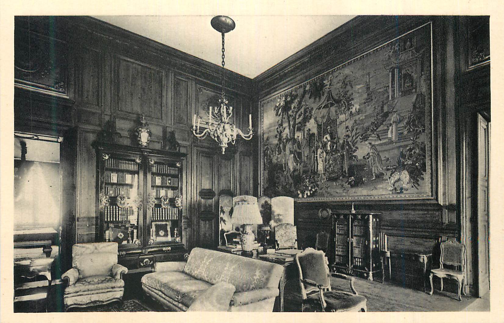 Salle à manger richement décorée — intérieur d'un château ou d'une demeure aristocratique — éditeur non visible
