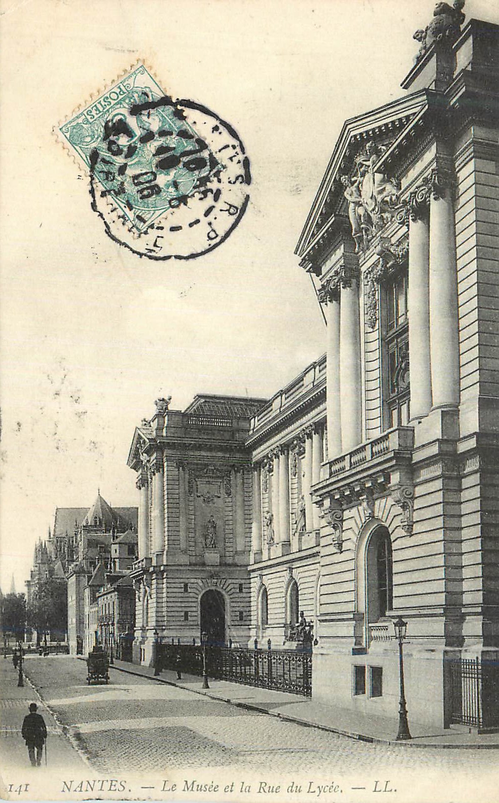 CPA Nantes Le Musee et la Rue du Lycee