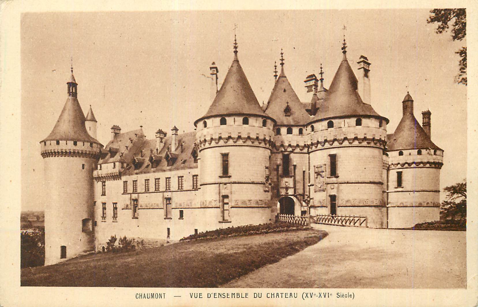 Chaumont — Überblick des Schlosses (15. bis 16. Jahrhundert)