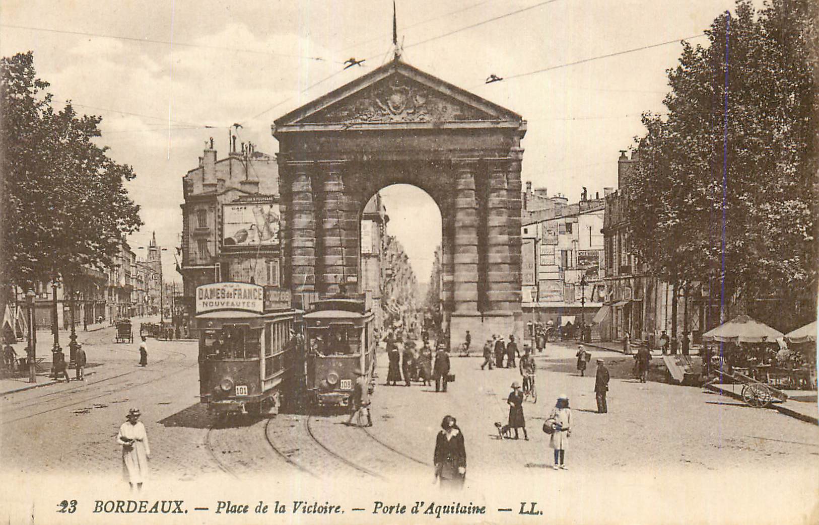 Bordeaux — Place de la Victoire — Porte d'Aquitaine — LL.