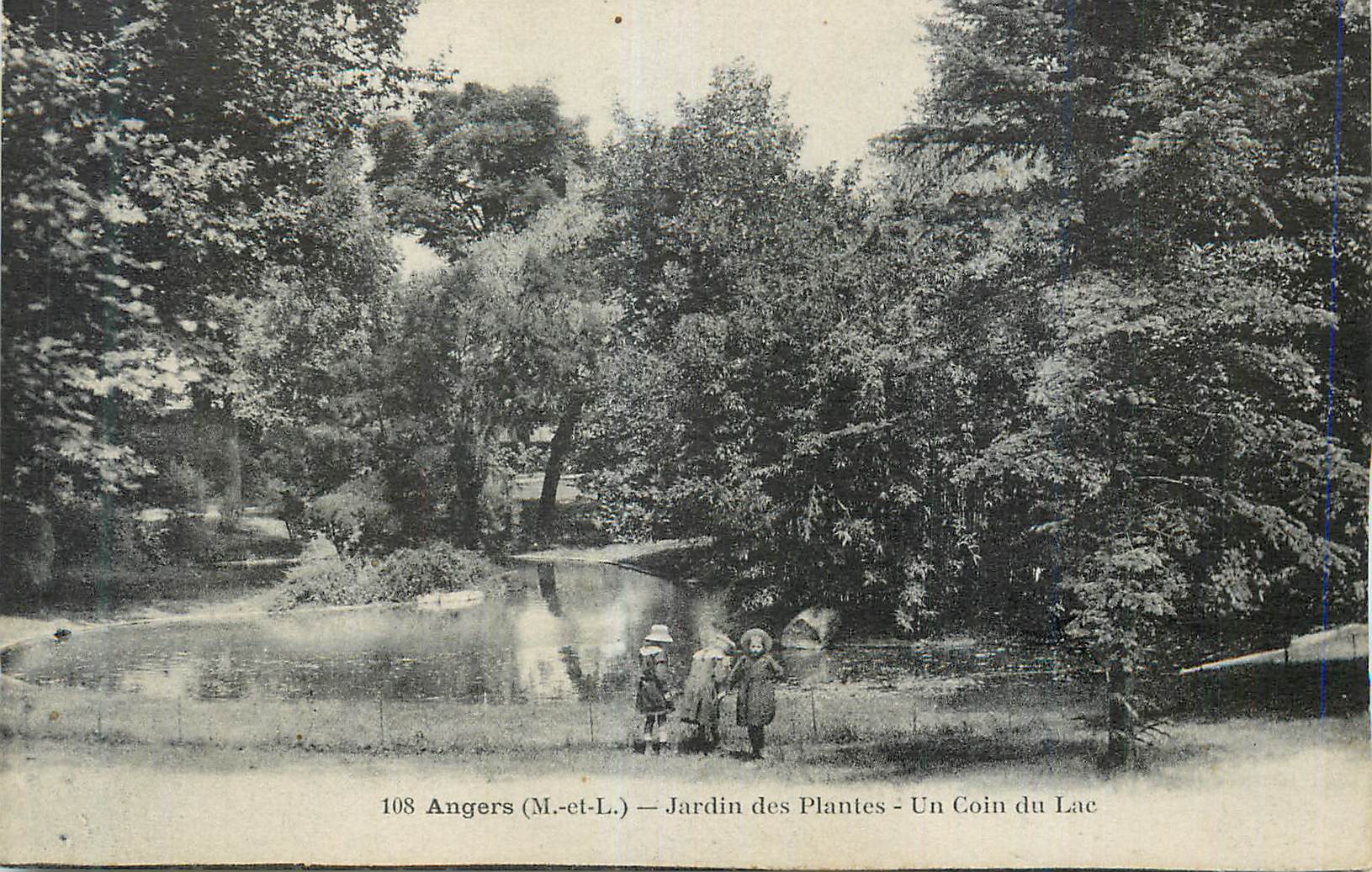 CPA Angers M et L Jardin des Plantes Un coin du Lac