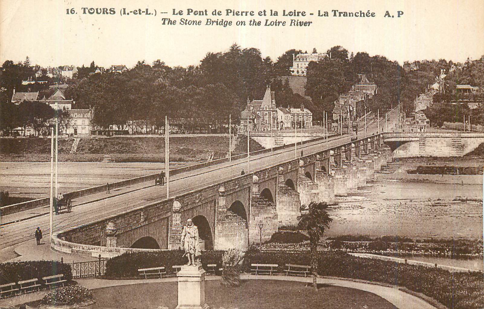 CPA Tours I et L Le Pont de Pierre et la Loire La Tranchee