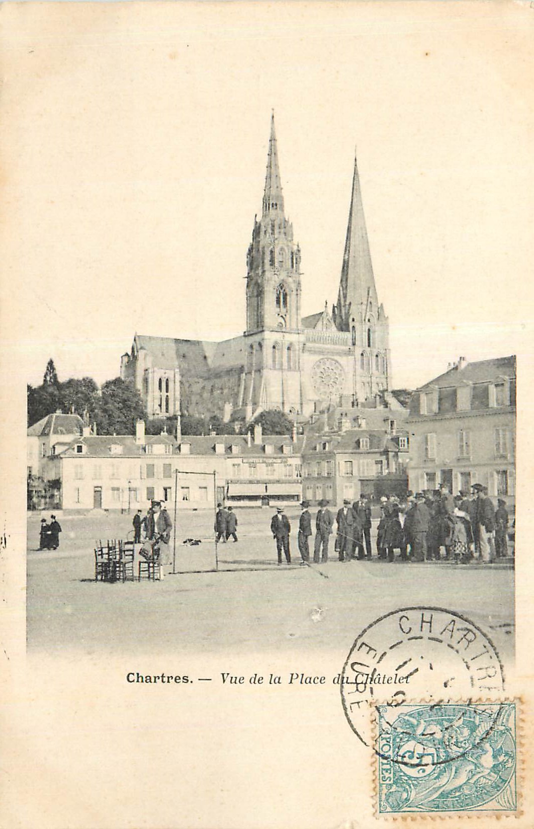 CPA Chartres Vue de la Place du Chatelet (animee)