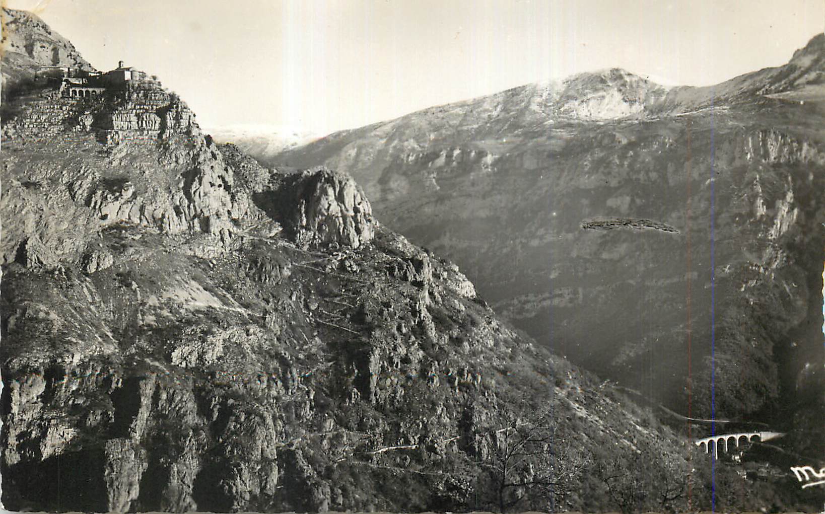 CPM La Cote d Azur Gourdon et le Pont du Loup