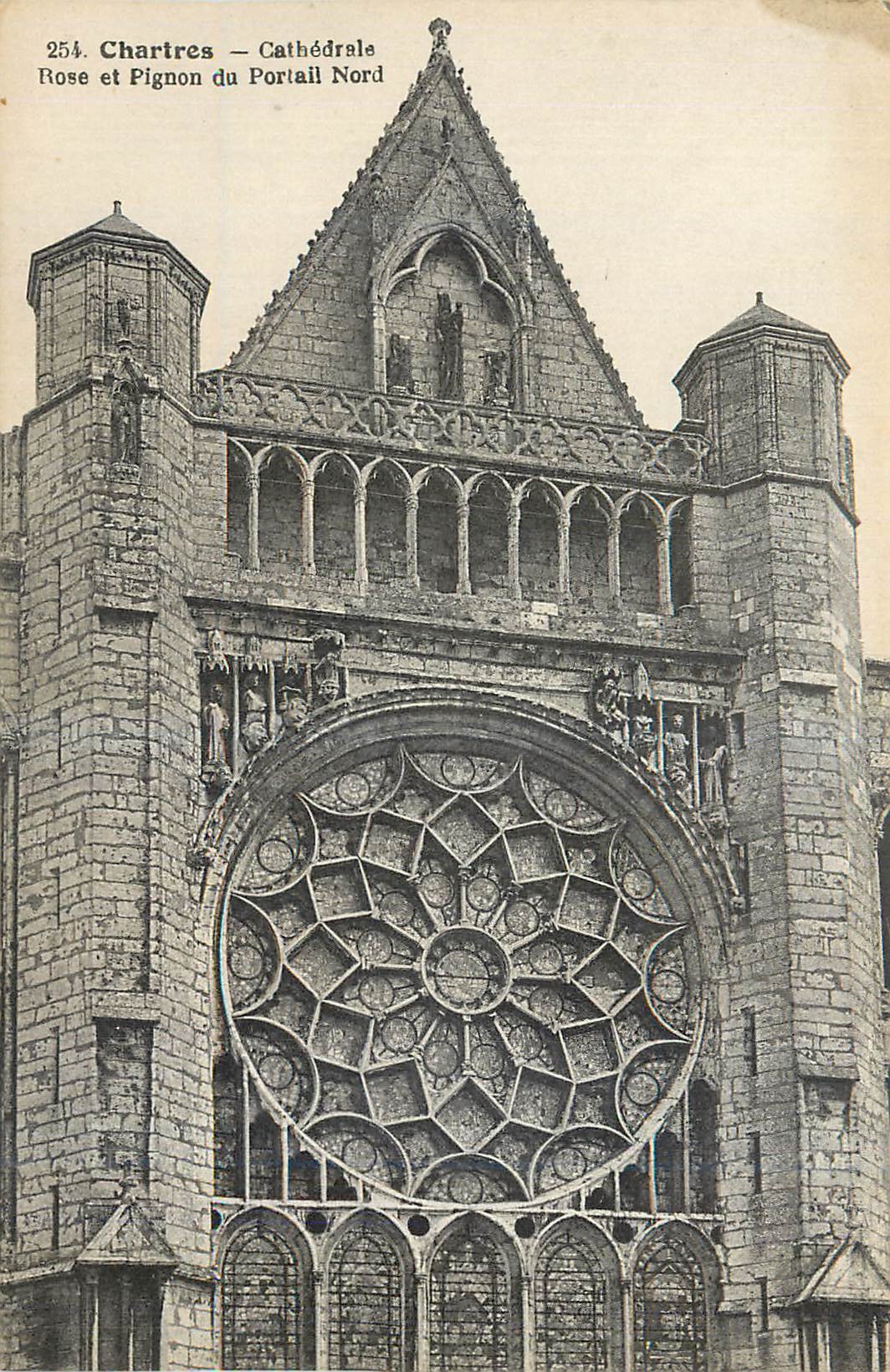 CPA Chartres Cathedrale Rose et Pignon du Portail Nord