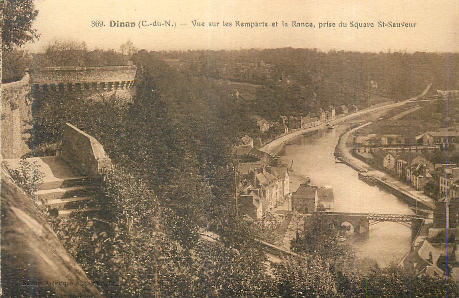CPA Dinan C du N Vue sur les Remparts et la Rance prise du Square St Sauveur