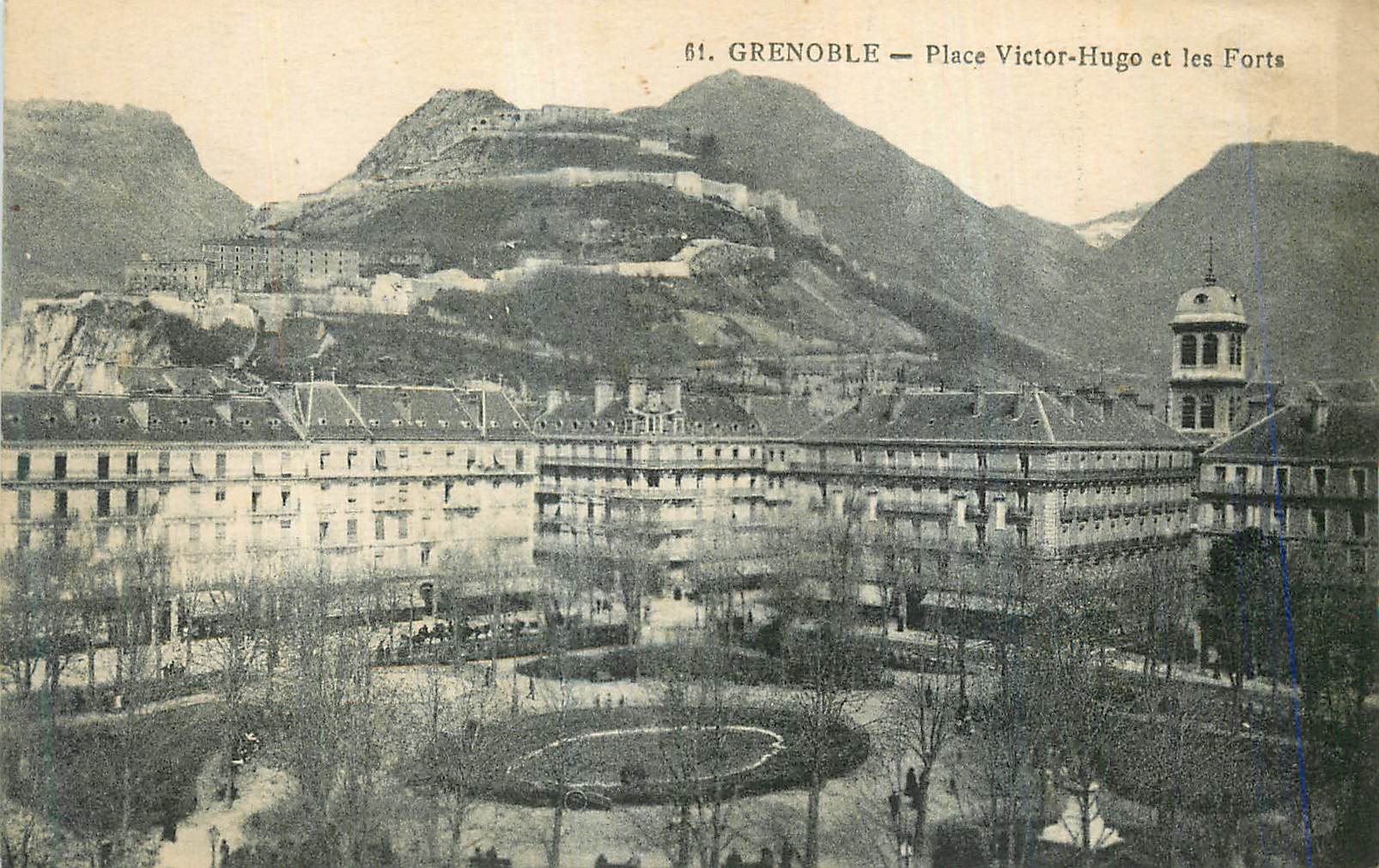 CPA Grenoble Place Victor Hugo et les Forts