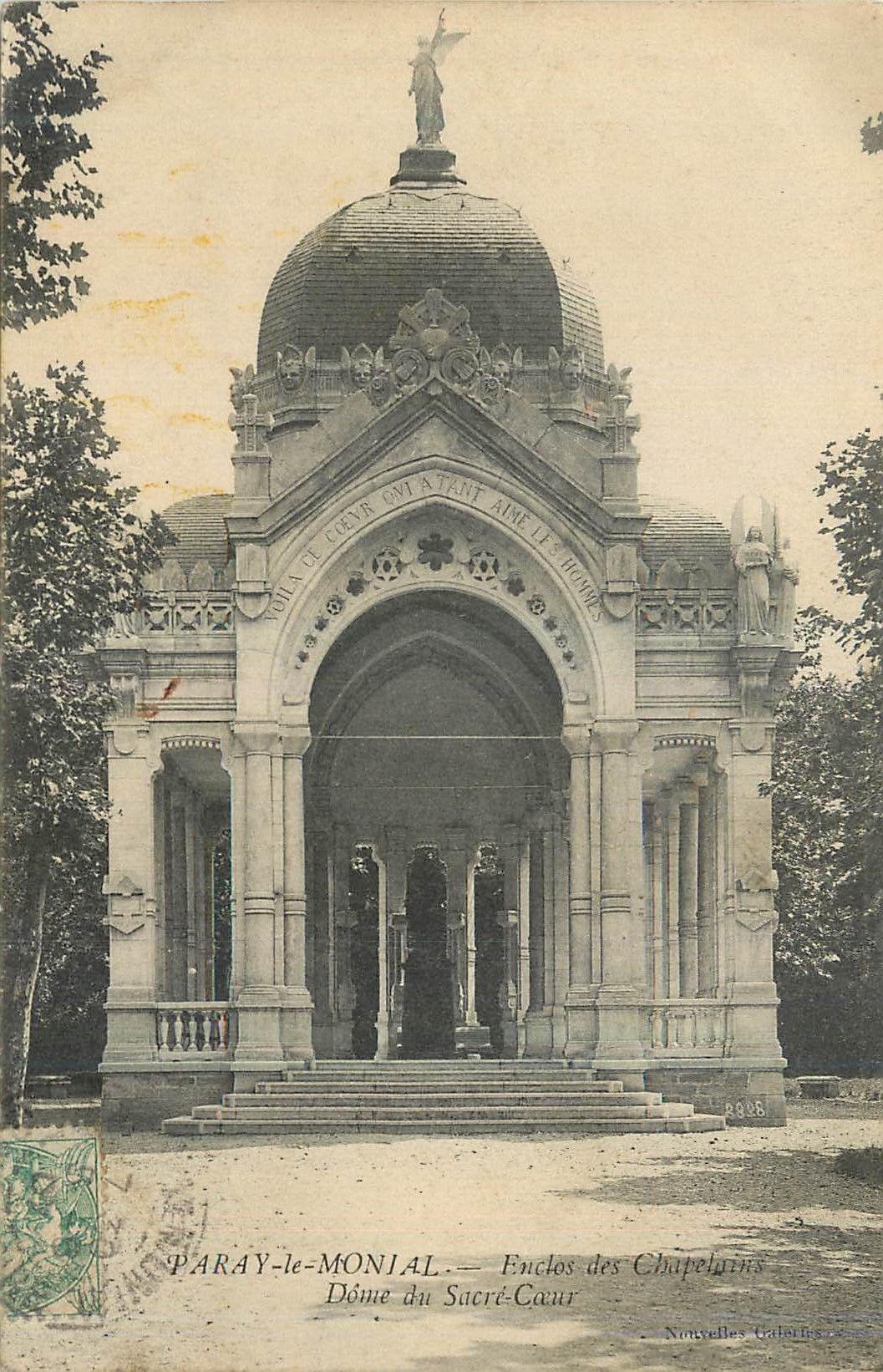 Paray-le-Monial — Enclos des Chapelains — Dôme du Sacré-Cœur