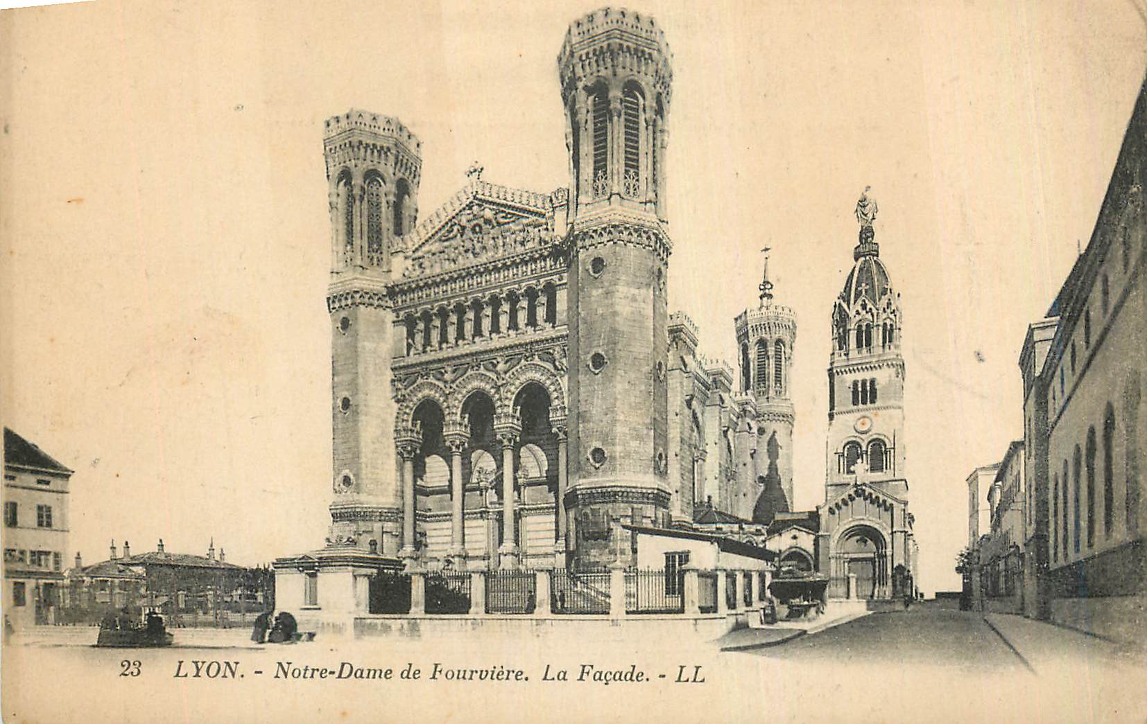 CPA Lyon Notre Dame de Fourviere La Facade