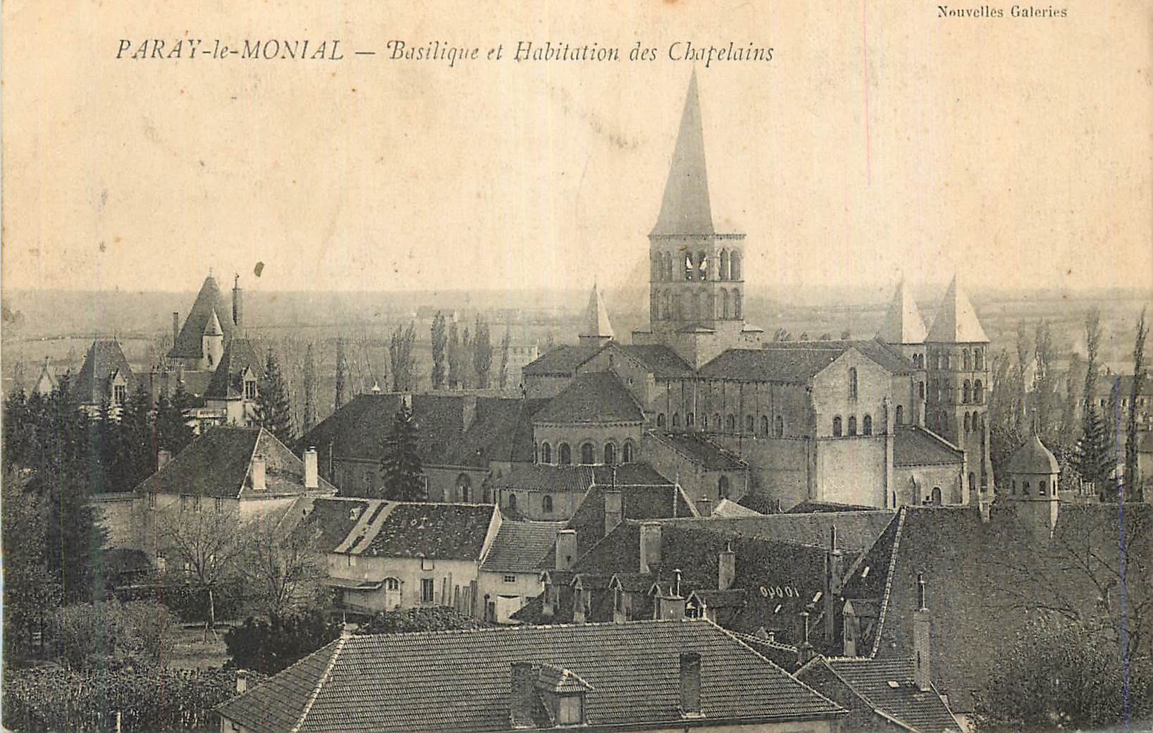PARAY-le-MONIAL — Basilique et Habitation des Chapelains — Nouvelles Galeries