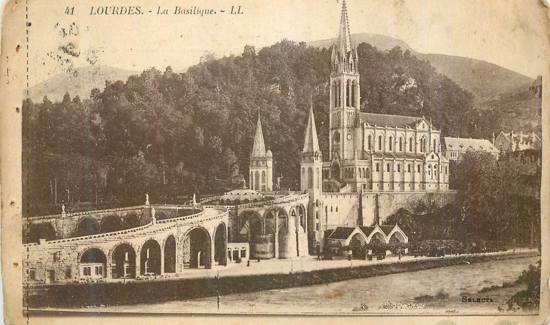 CPA Lourdes La Basilique