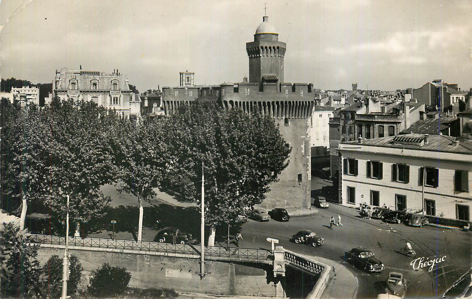 CPM Perpignan Le Castillet et le pont Magenta