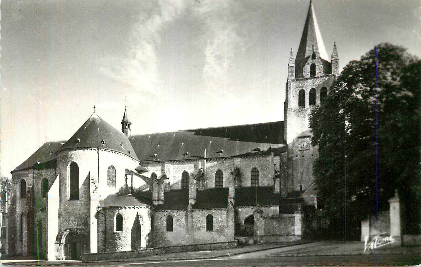 CPM Les Merveilles du Val de Loire Meung sur Loire Loiret L eglise Saint Liphard xi xiii siecles
