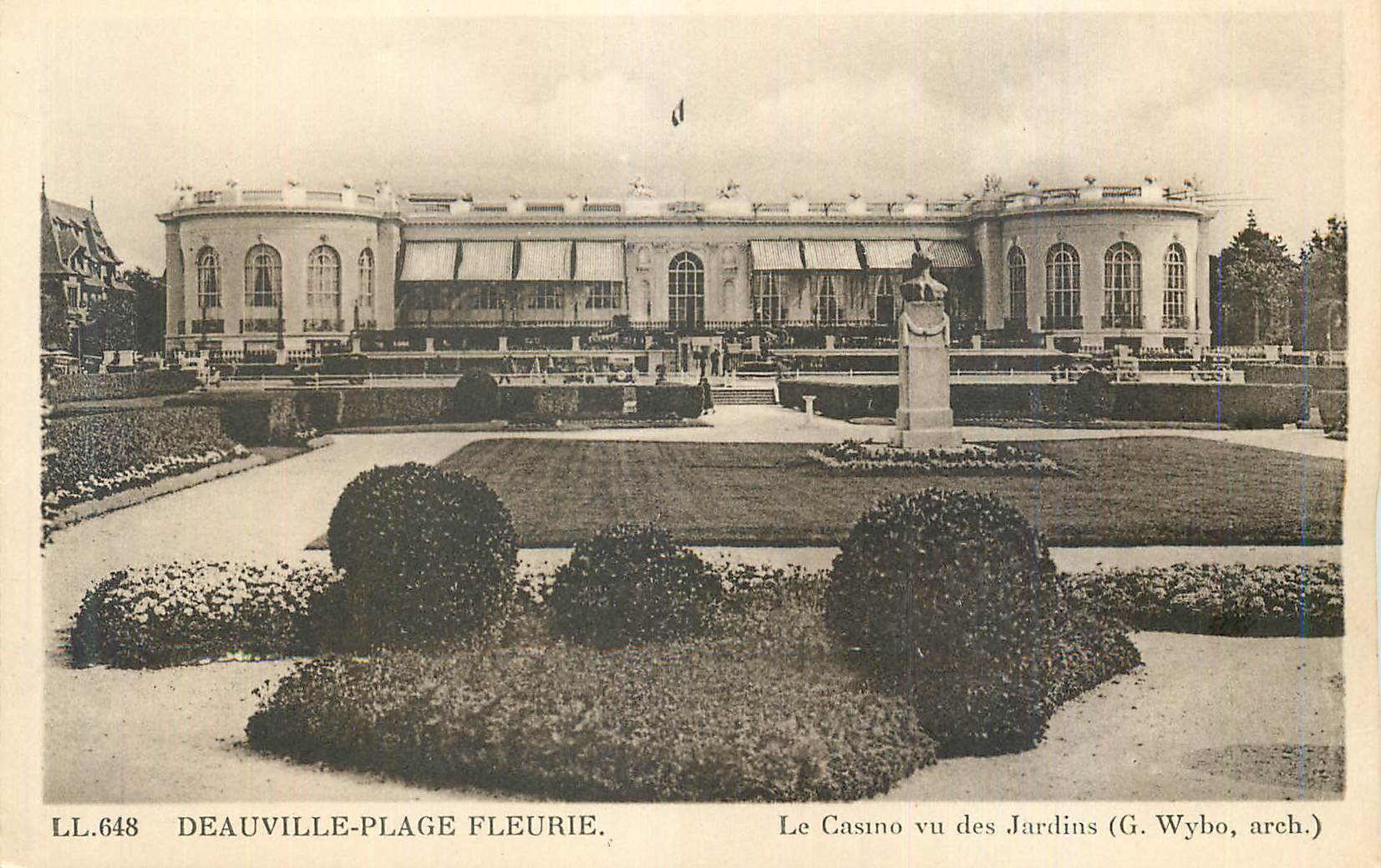 Deauville-Strand in Blüte — Das Casino aus den Gärten gesehen (G. Wybo, Architekt)
