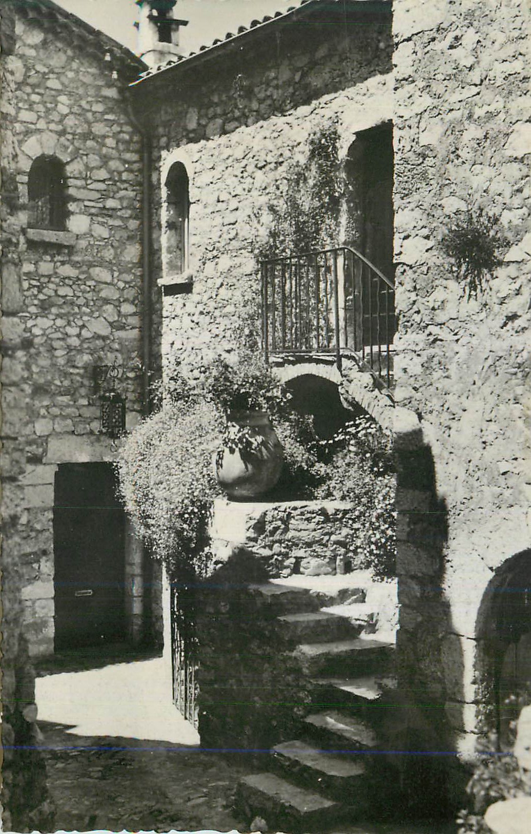 CPM Eze Village Le Chateau du Prince de Suede