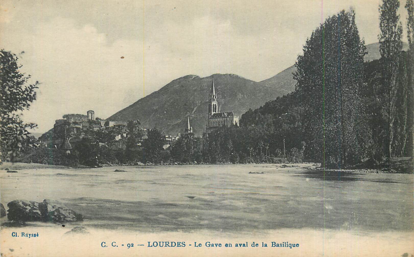 CPA Lourdes Le Gave en aval de la Basilique