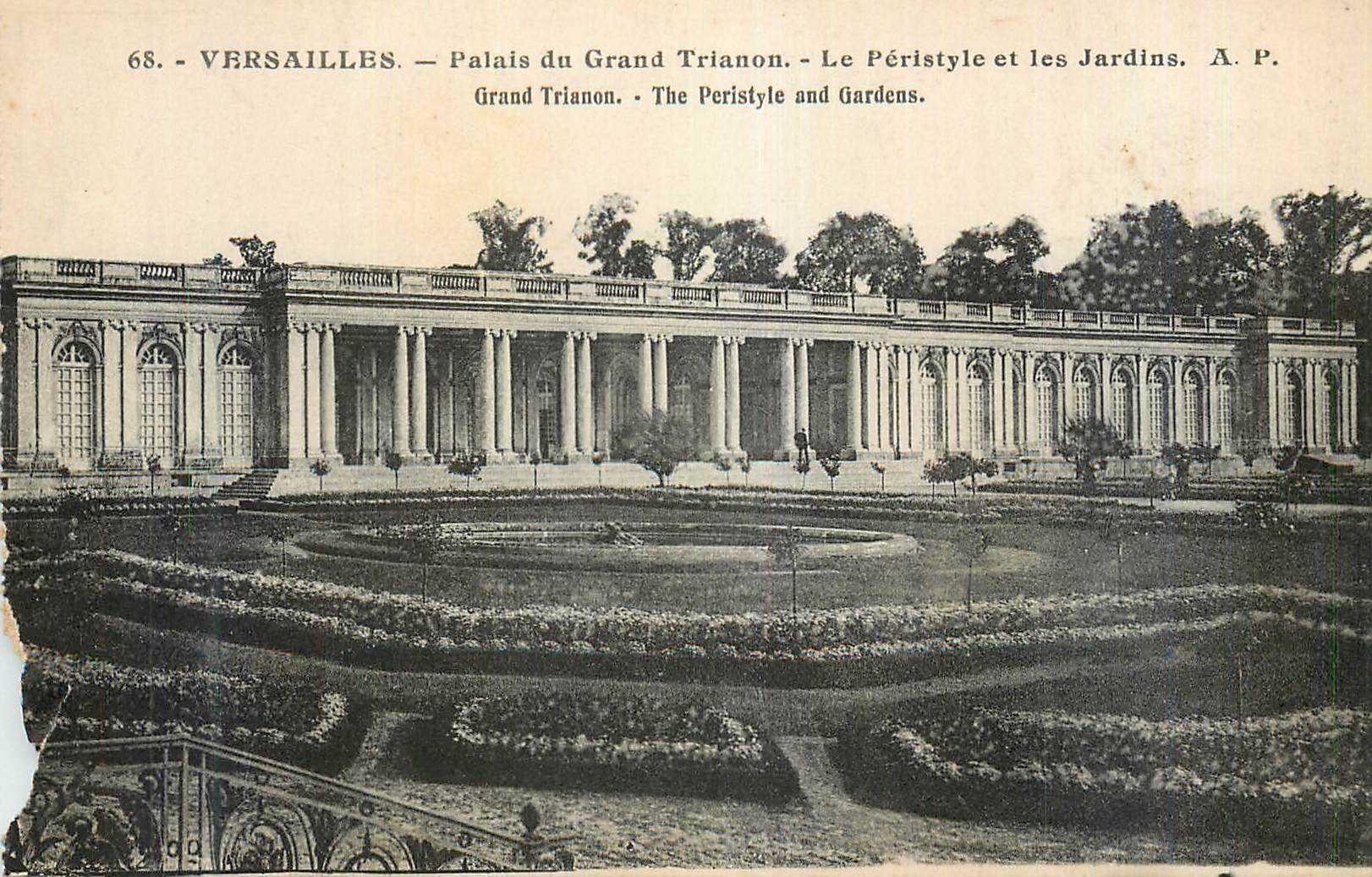 CPA Versailles Palais du Grand Trianon Le Peristyle et les Jardins