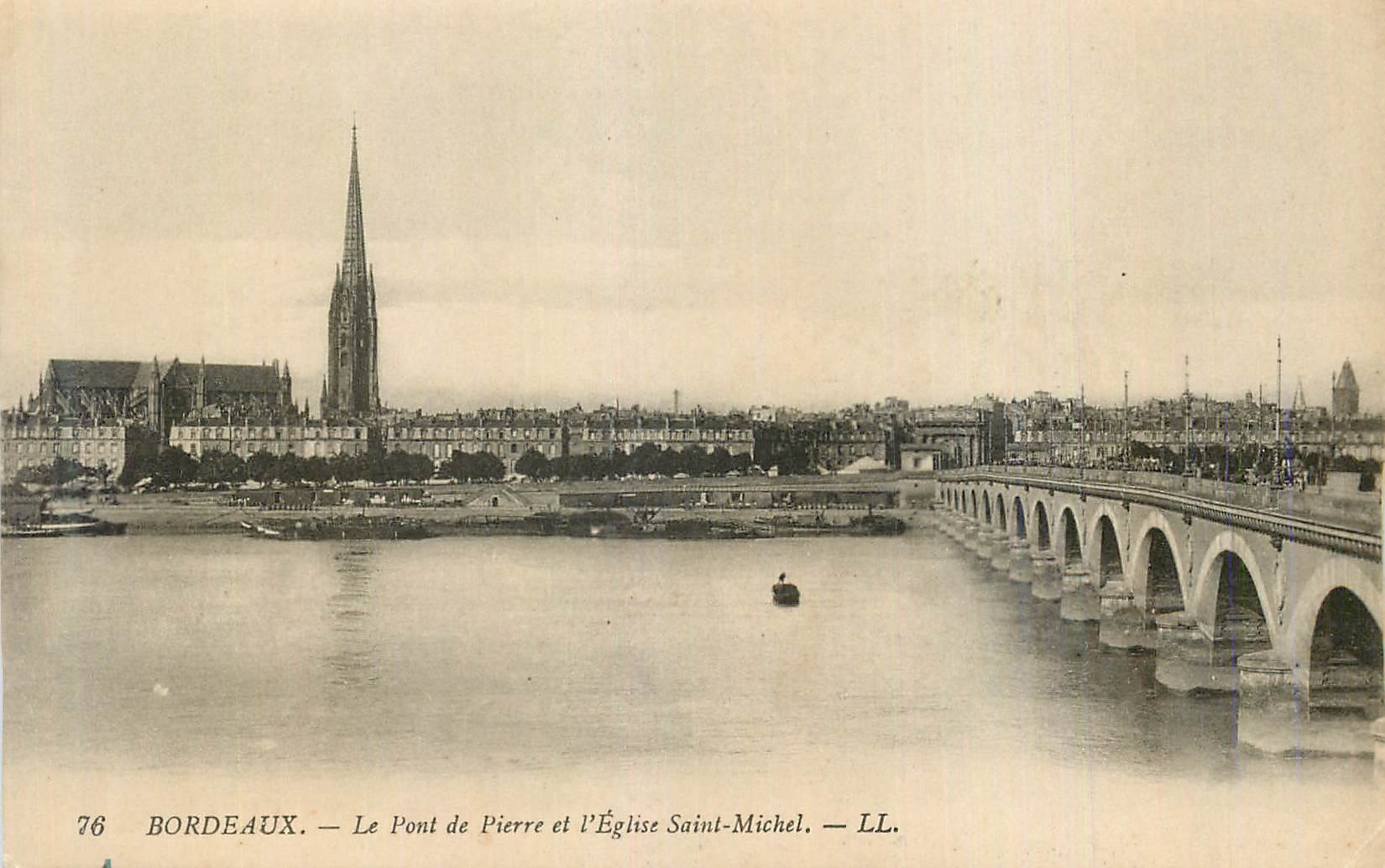 CPA Bordeaux Le Pont de Pierre et l Eglise Saint Michel