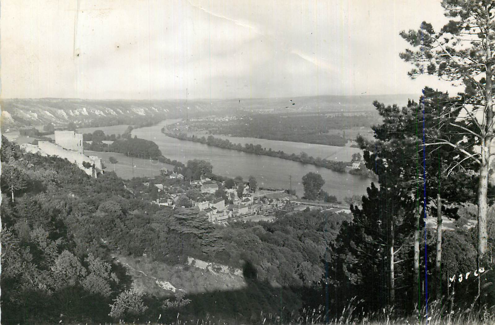 CPM La Roche Guyon S et O Vue Vers Vetheuil