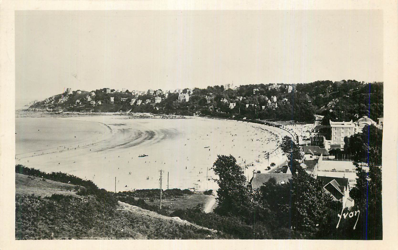 CPM Perros Guirec C du N La plage de Trestraoua maree basse