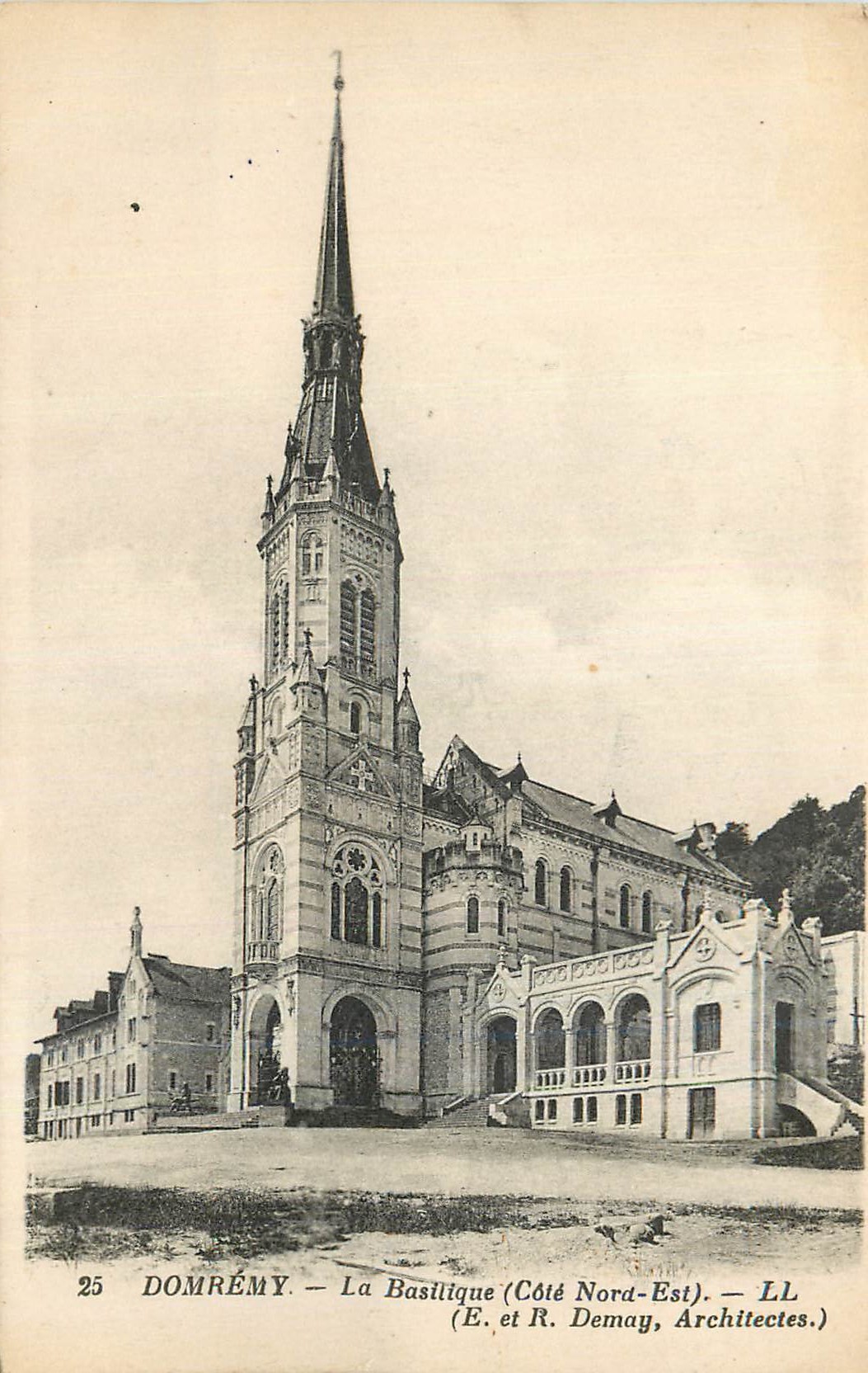 CPA Domremy La Basilique Cote Nord Est