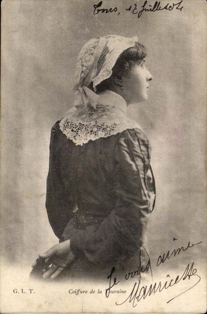 CPA Costume Folklore Coiffure de la Touraine (Tours)