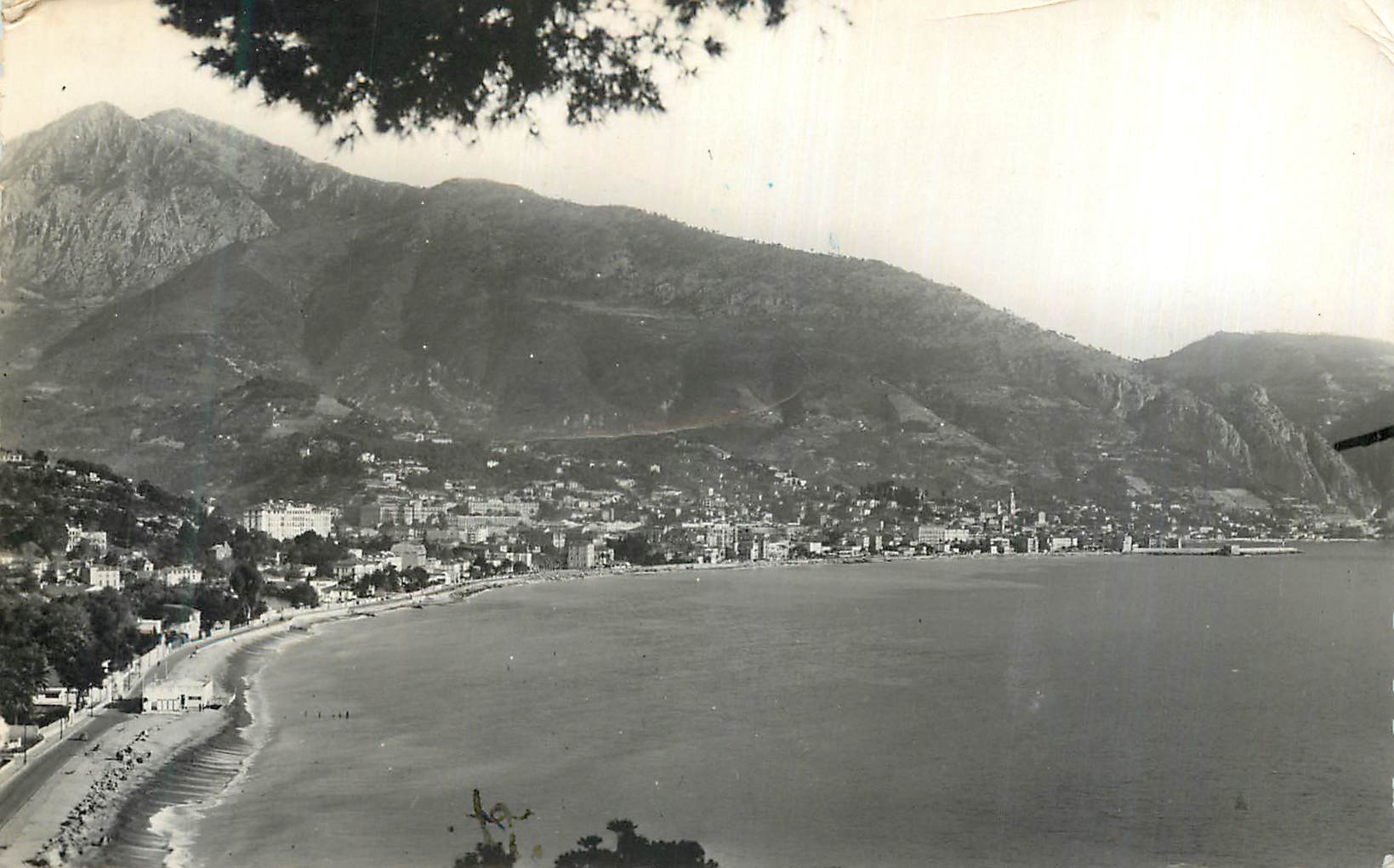 CPM Menton (A M) Vue Generale et la Plage