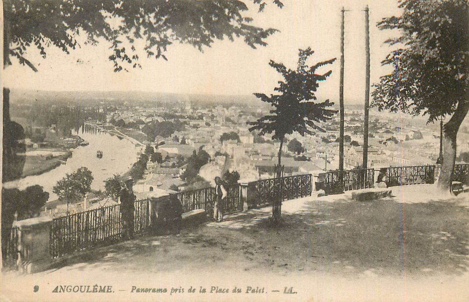 CPA Angouleme Panorama prise de la Place du Palet