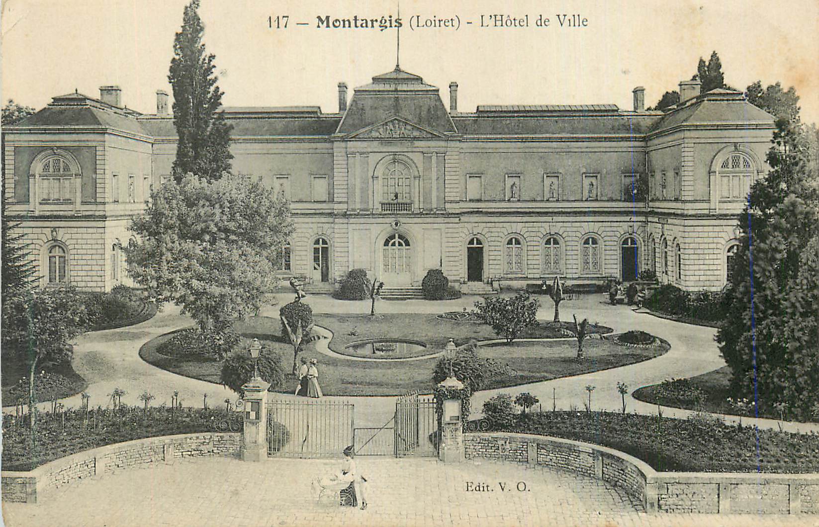 CPA Montargis (Loiret) L'Hotel de Ville
