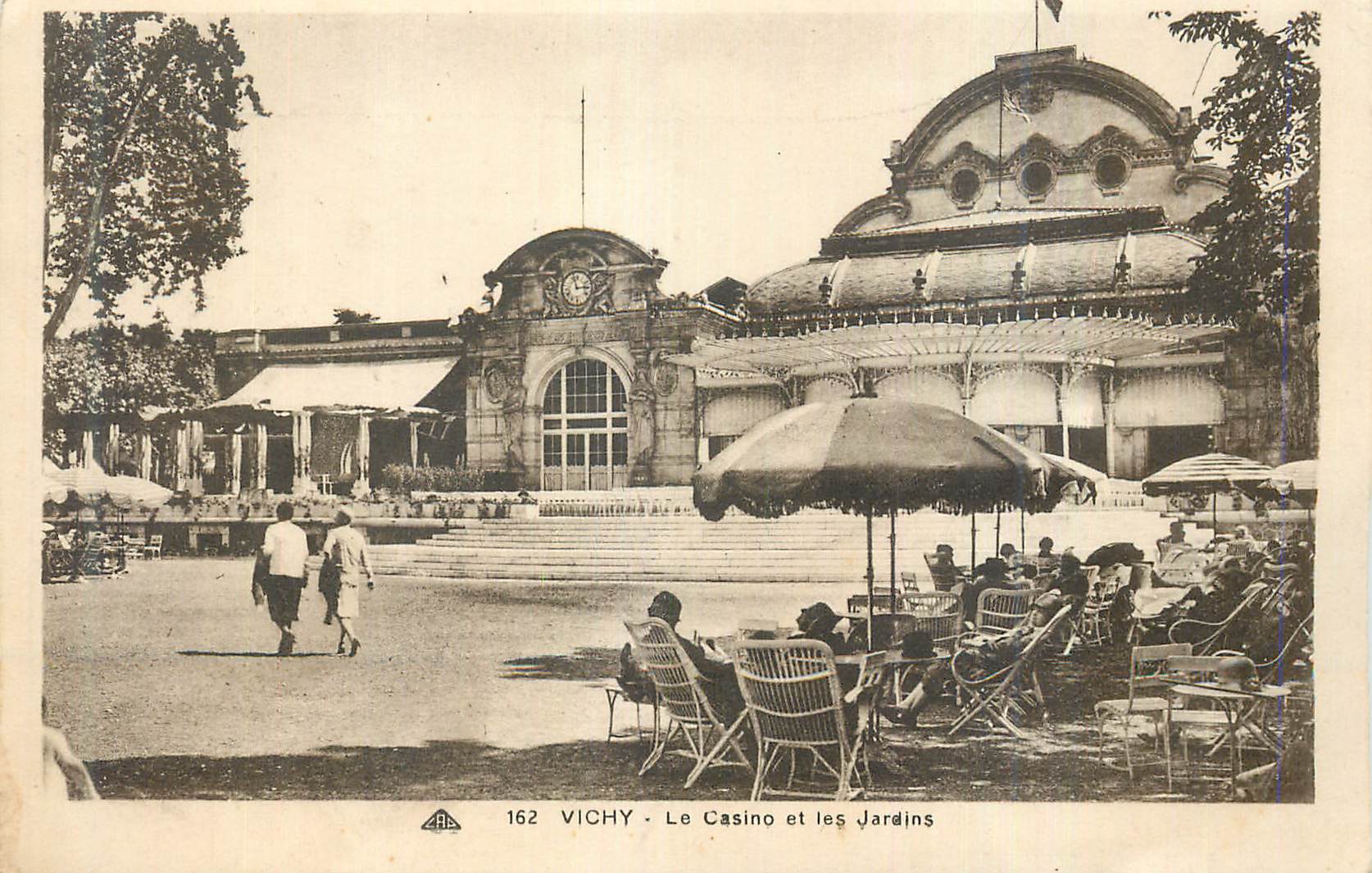 CPA Vichy Le Casino et les Jardins