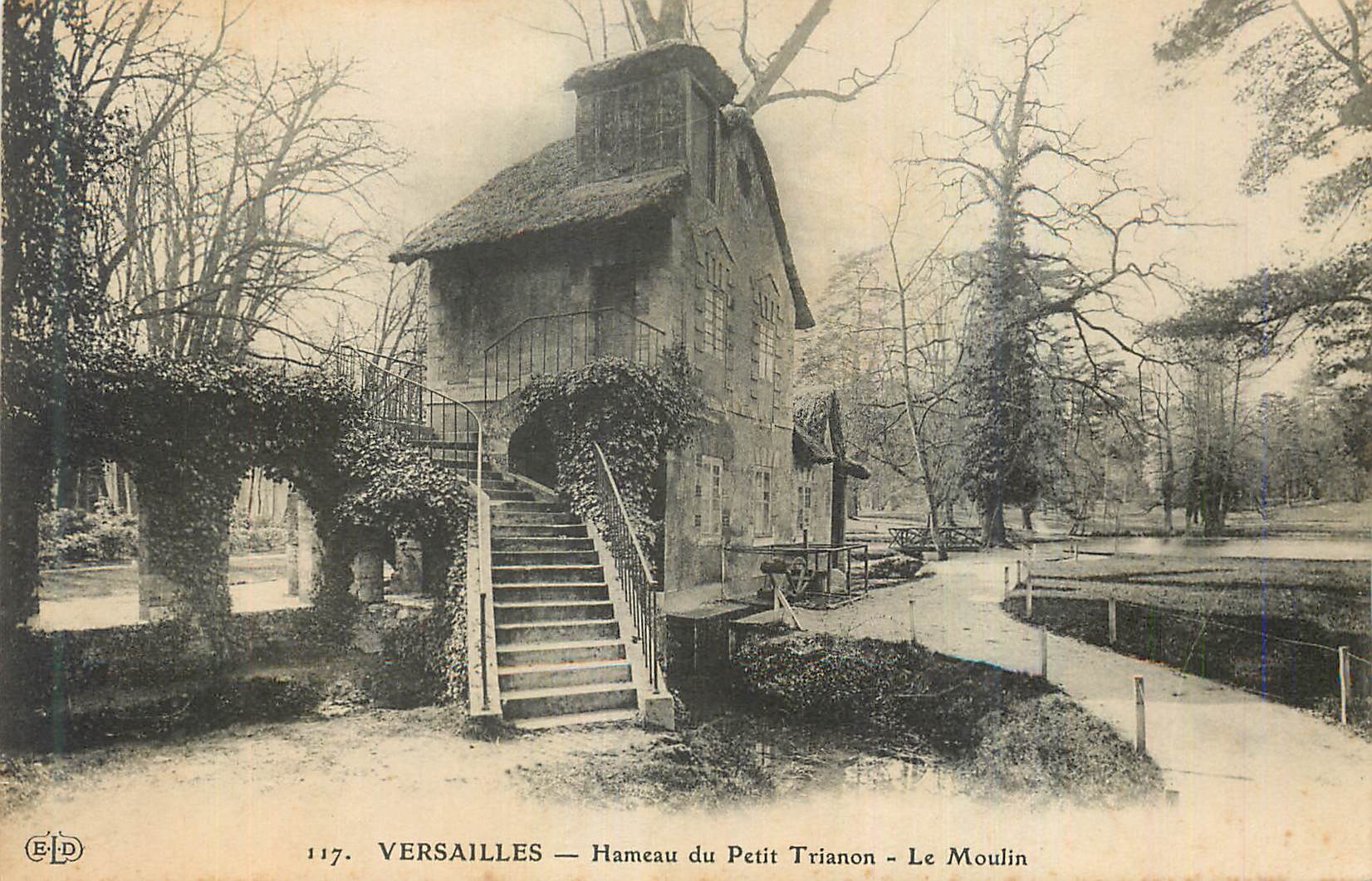 CPA Versailles Hameau du Petit Trianon Le Moulin