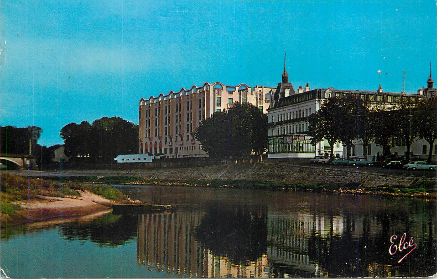 CPM Dax (Landes) Les Bords de l'Adour Les Thermes Le Splendid