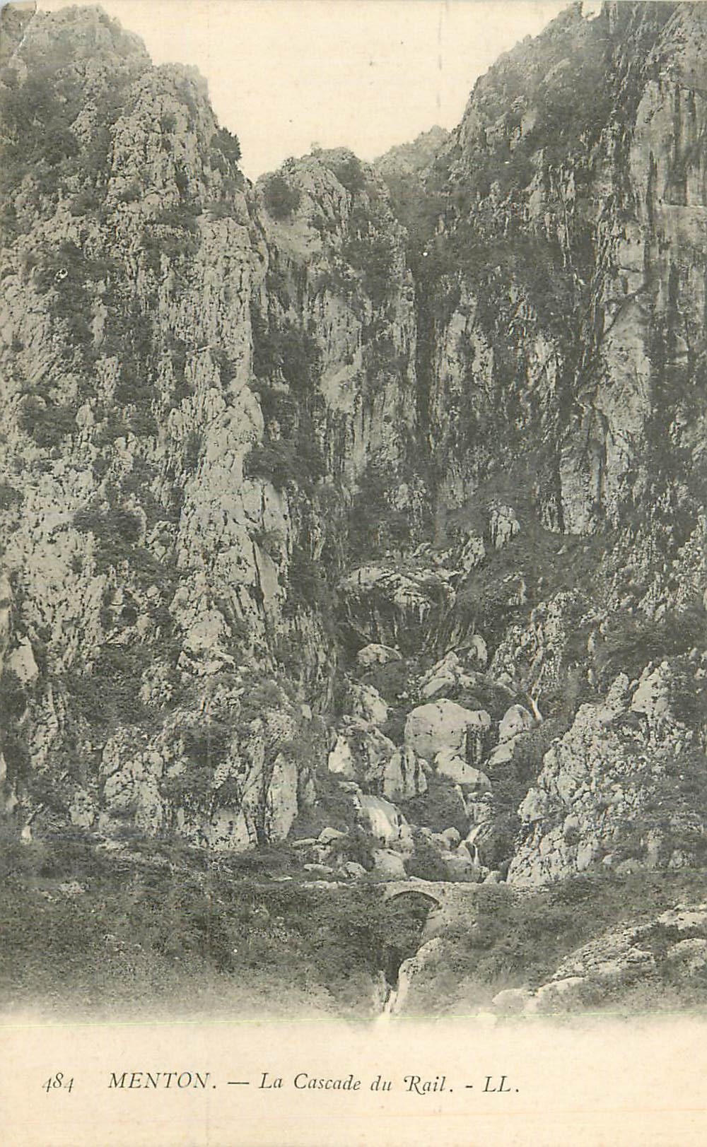 CPA Menton La Cascade du Rail