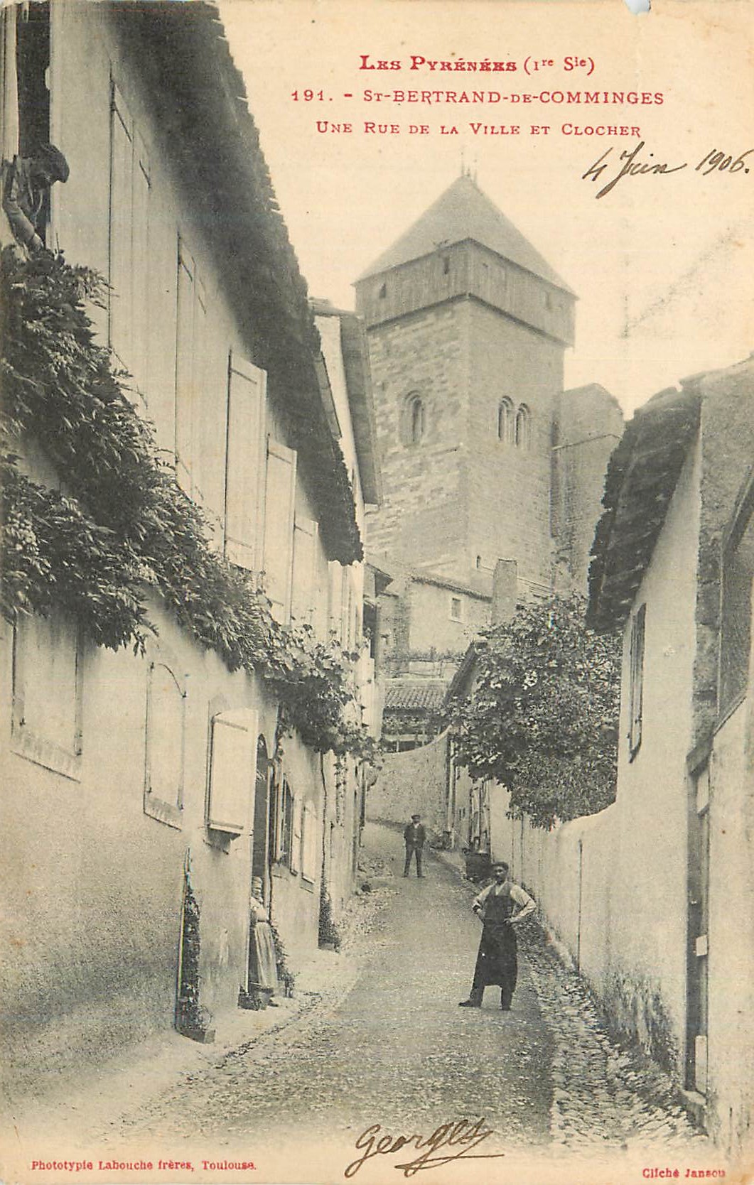 CPA St Bertrand de Comminges Les Pyrenees Une Rue de la Ville et le Clocher